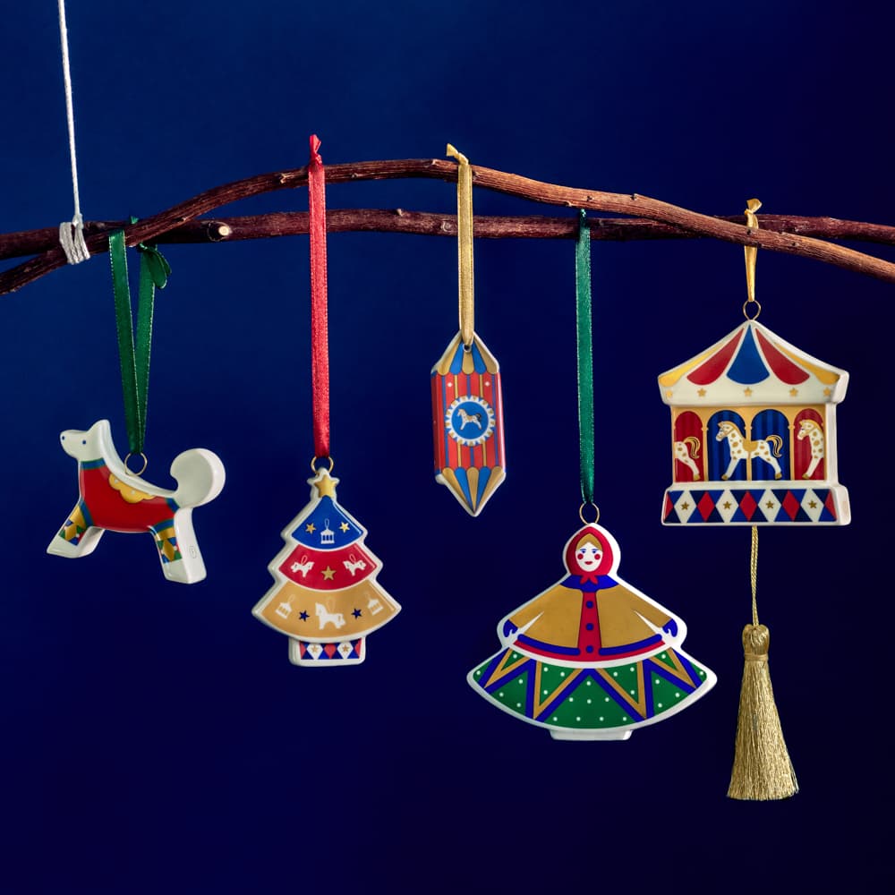 Елочная игрушка Farforite «Дама / Зимняя ярмарка» в подарочной коробке ракурс 2
