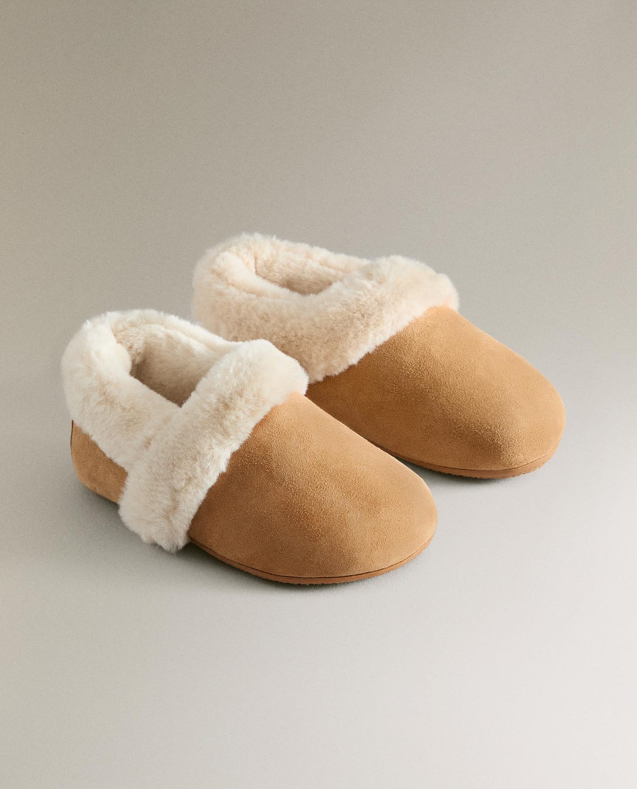 Детские тапочки ZARA HOME 3701/600/105 - из кожи с отделкой под мех, размер 22/23, цвет теплый бежевый ракурс 2