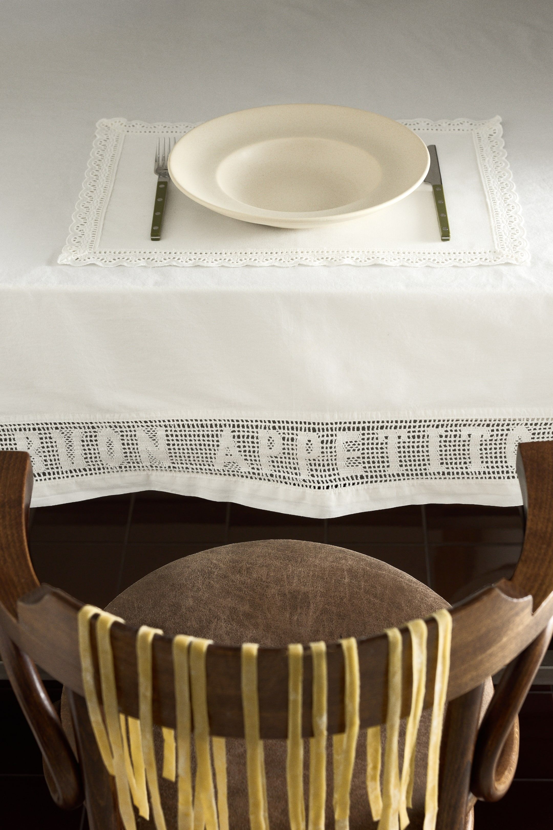 Хлопковая скатерть с кружевом H&M цвет Белый/Buon Appetito 150X240 см