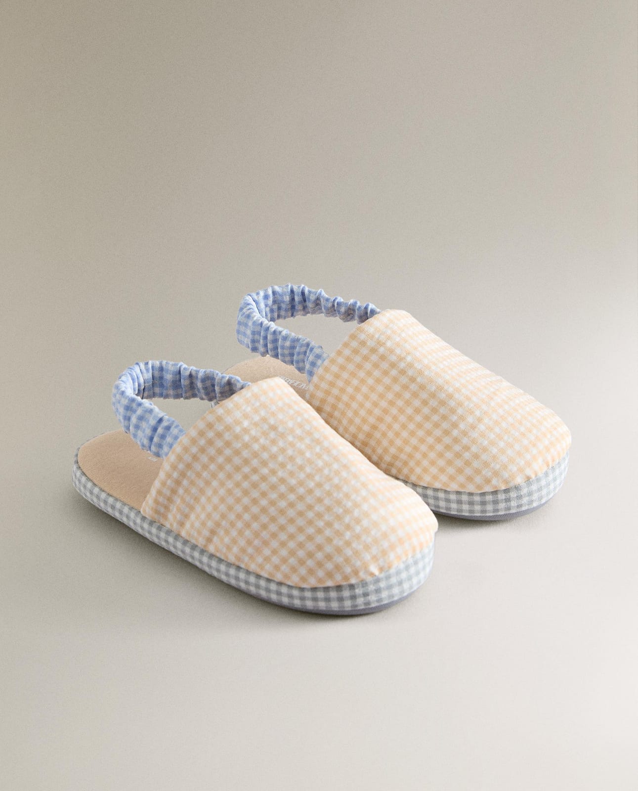 Детские тапочки ZARA HOME 3001/700/121 - с клетчатым узором и эластичной резинкой, размер 22/23, многоцветные ракурс 3
