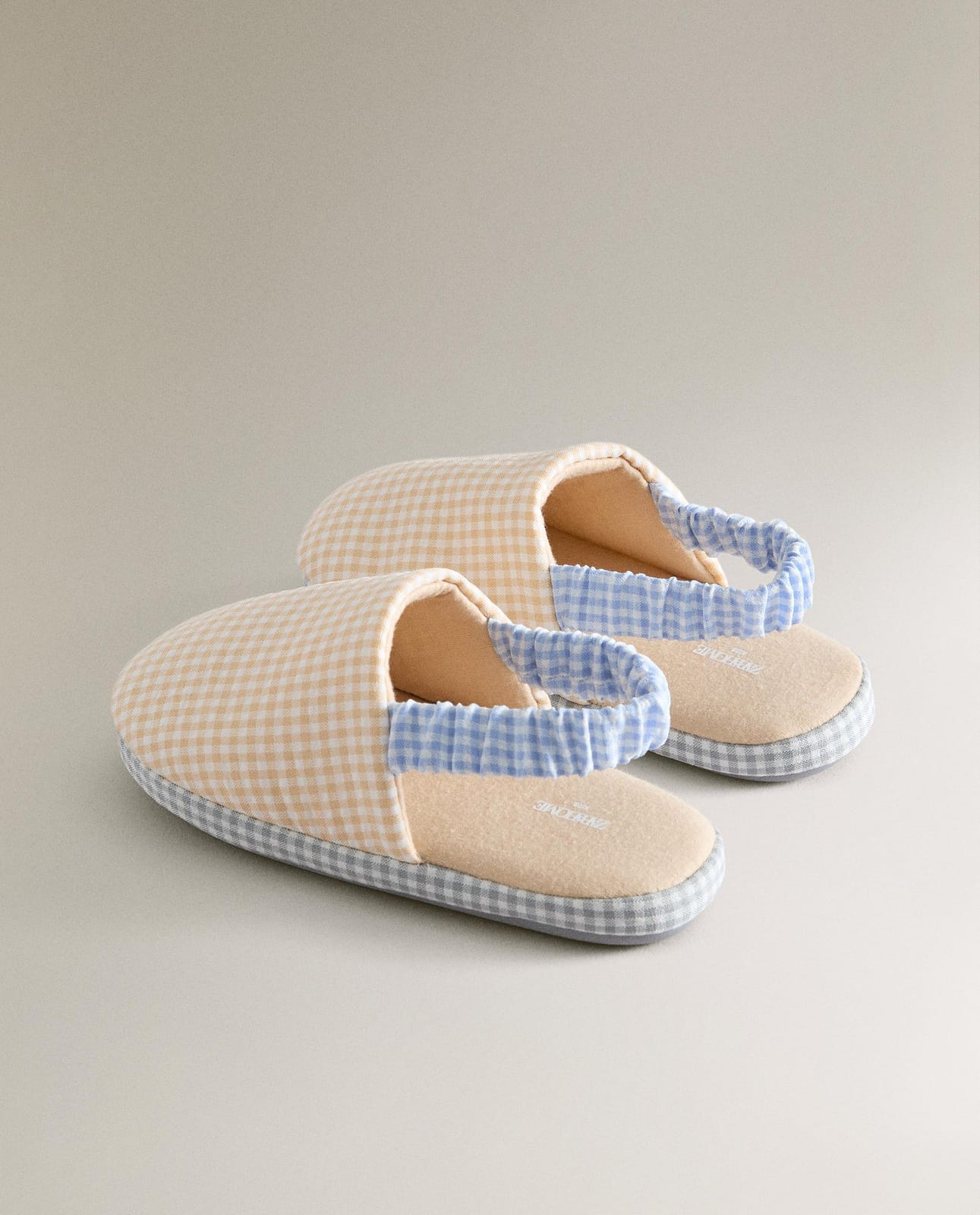 Детские тапочки ZARA HOME 3001/700/121 - с клетчатым узором и эластичной резинкой, размер 22/23, многоцветные ракурс 2