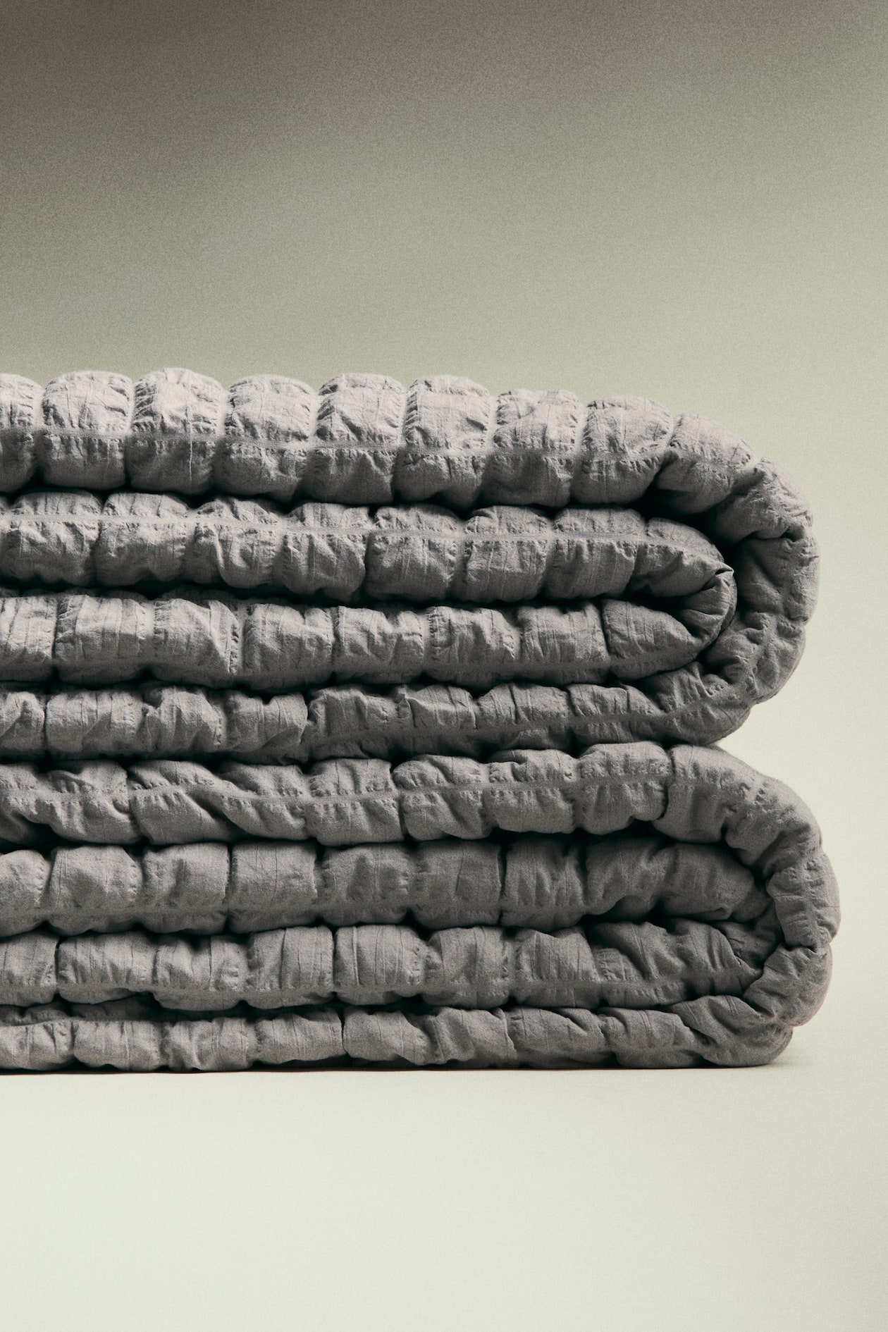 Хлопковое стеганое покрывало H&M Коричневато-серый 180X250 см