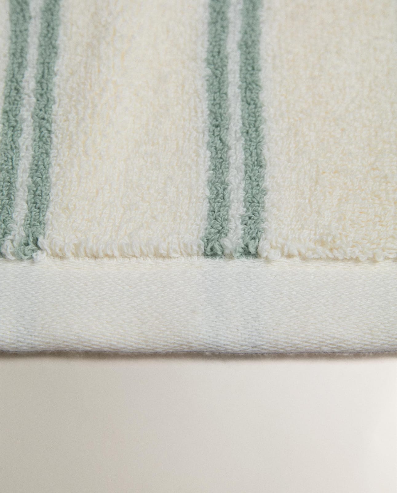 ZARA HOME КОВРИК ДЛЯ ВАННОЙ В ДВОЙНУЮ ПОЛОСКУ ракурс 3