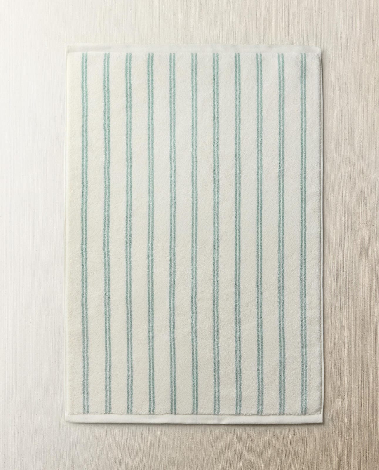 ZARA HOME КОВРИК ДЛЯ ВАННОЙ В ДВОЙНУЮ ПОЛОСКУ ракурс 6