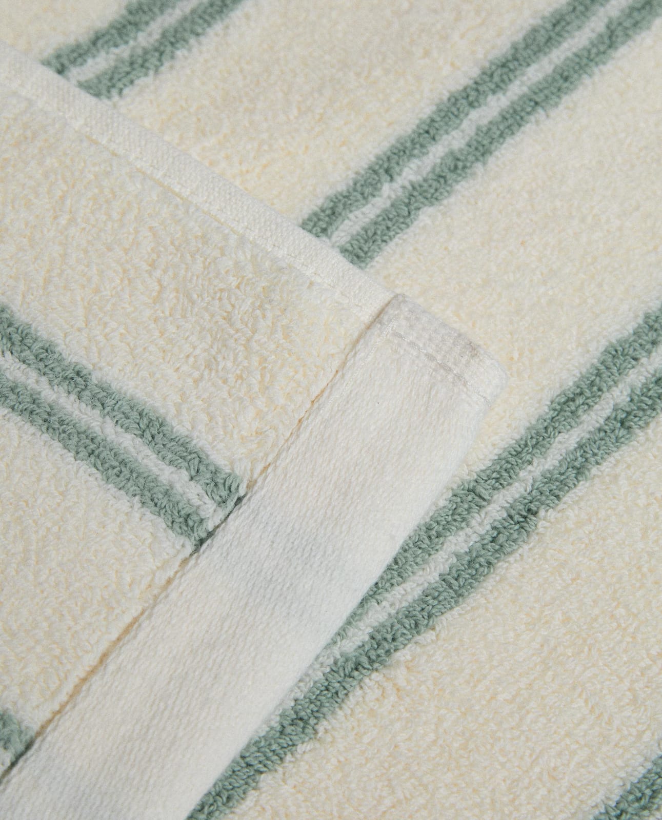 ZARA HOME КОВРИК ДЛЯ ВАННОЙ В ДВОЙНУЮ ПОЛОСКУ ракурс 4