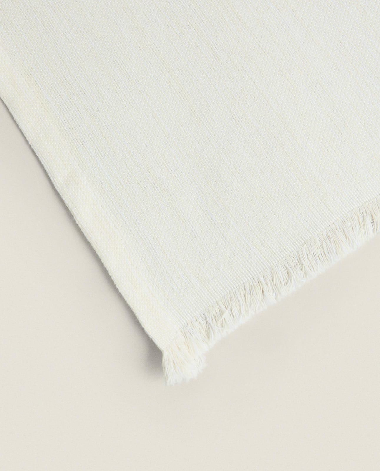 ZARA HOME МНОГОФУНКЦИОНАЛЬНОЕ ГЛАДКОЕ ОДЕЯЛО ракурс 4