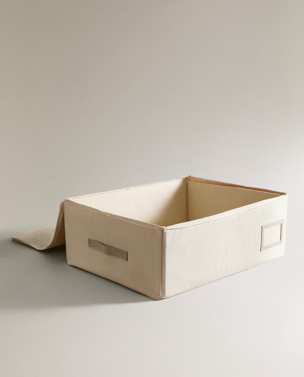 ZARA HOME БОЛЬШАЯ КОРОБКА ДЛЯ ХРАНЕНИЯ В ГАРДЕРОБЕ ракурс 2