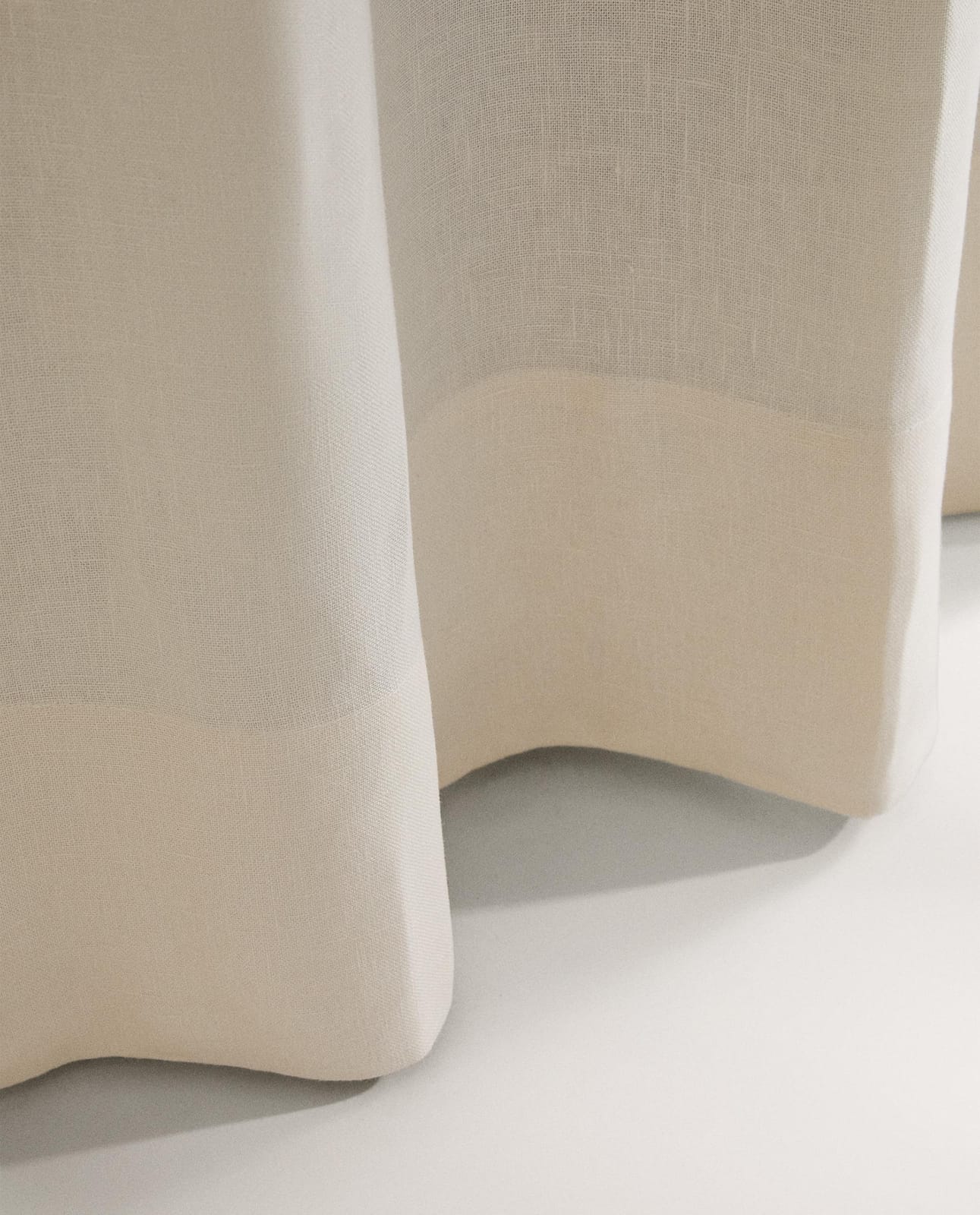 ZARA HOME БЕЛАЯ ЛЬНЯНАЯ ЗАТЕМНЯЮЩАЯ ШТОРА ракурс 5