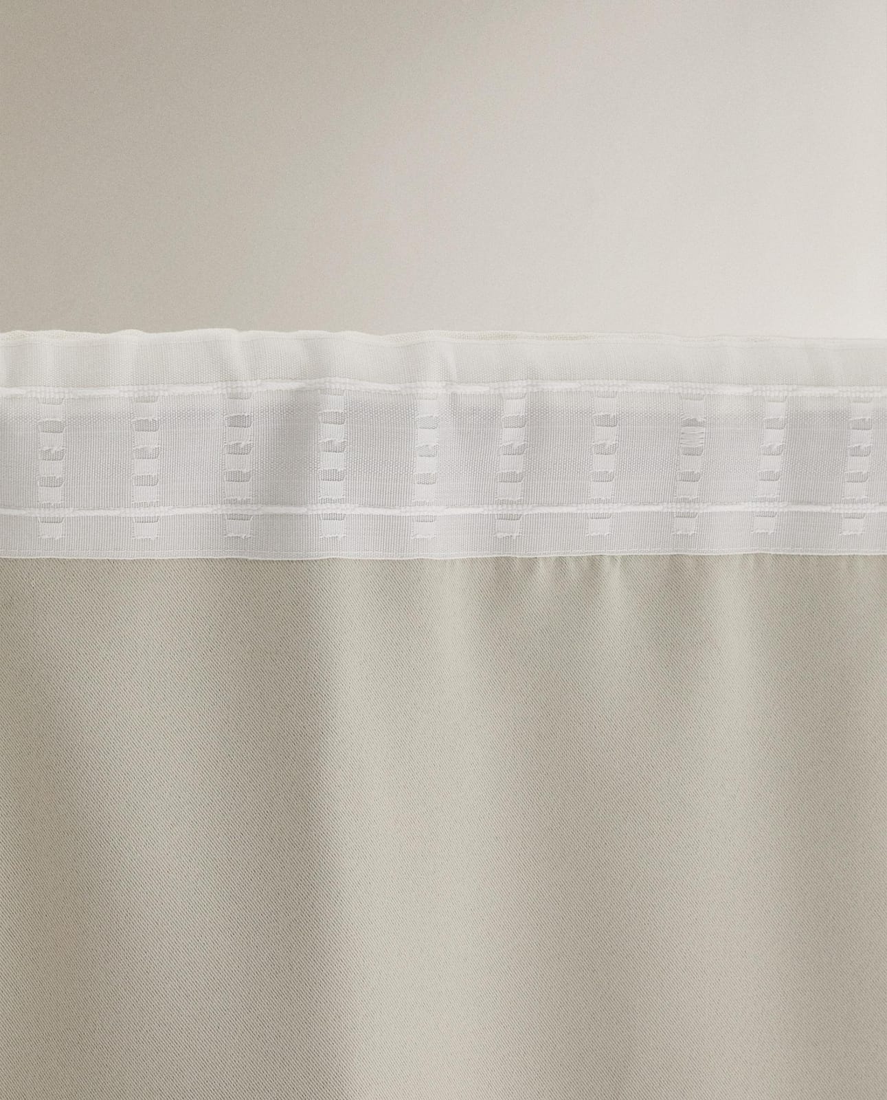 ZARA HOME БЕЛАЯ ЛЬНЯНАЯ ЗАТЕМНЯЮЩАЯ ШТОРА ракурс 2