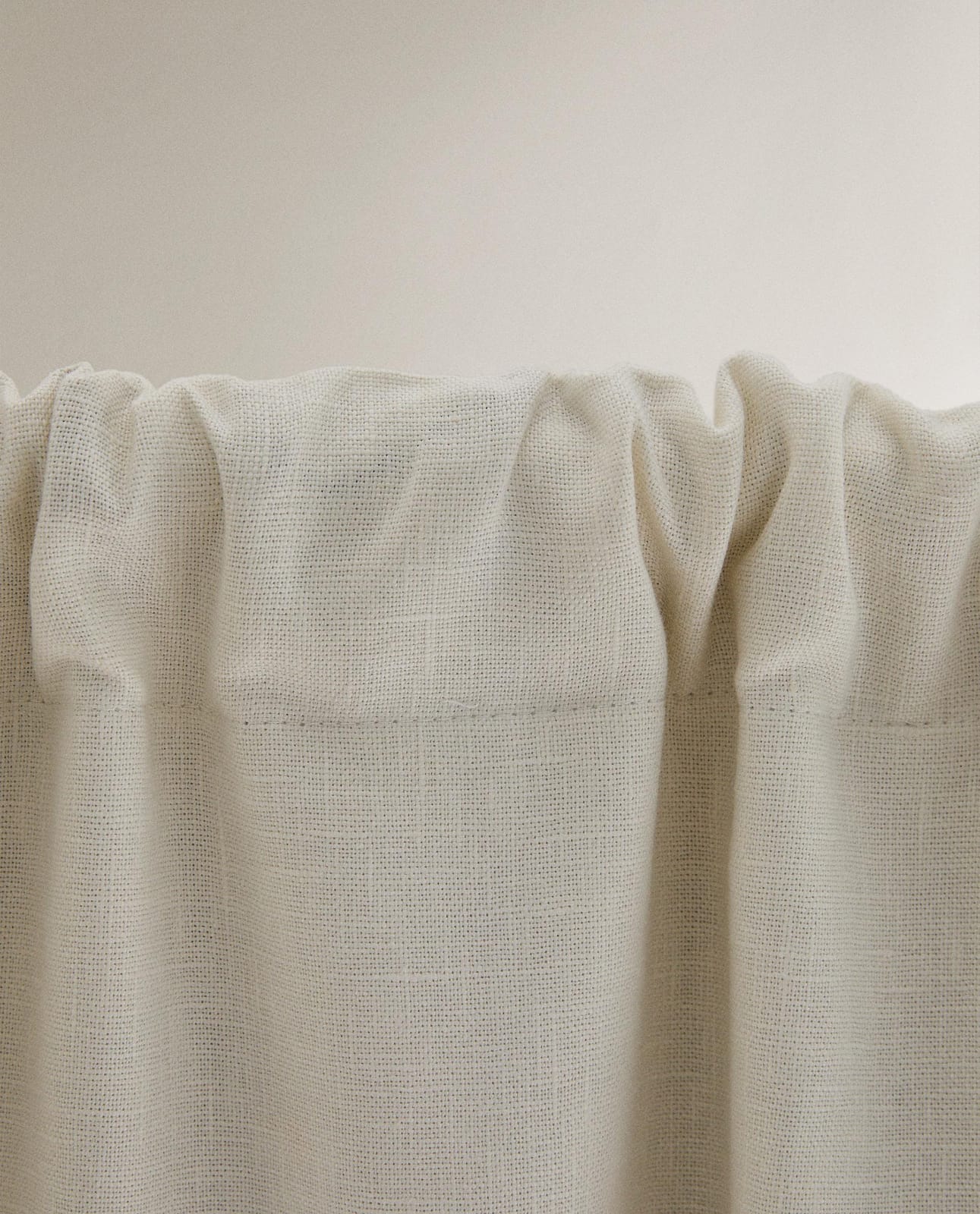 ZARA HOME БЕЛАЯ ЛЬНЯНАЯ ЗАТЕМНЯЮЩАЯ ШТОРА ракурс 6
