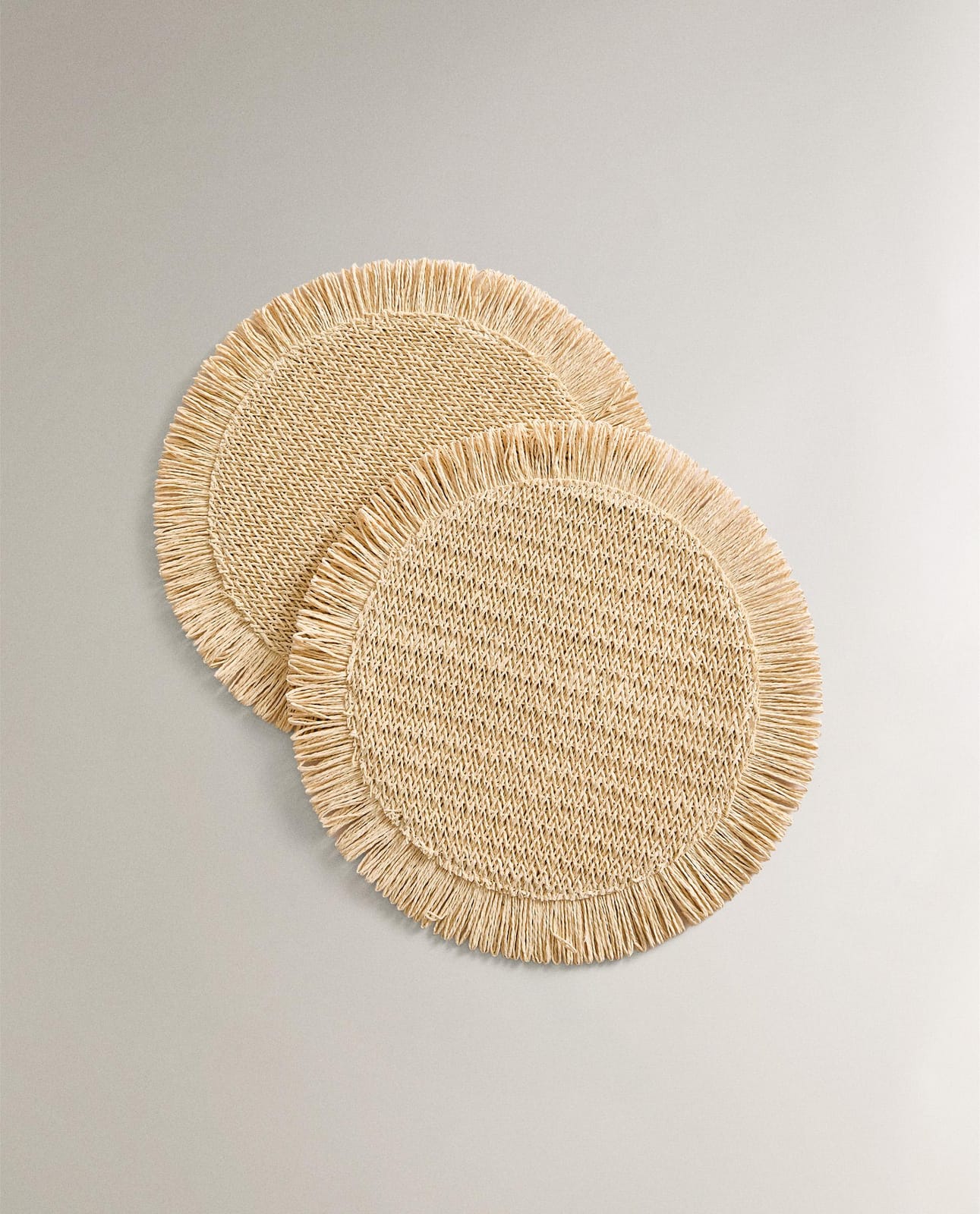ZARA HOME БУМАЖНАЯ ПОДСТАВКА ПОД ТАРЕЛКУ С БАХРОМОЙ (КОМПЛЕКТ 2 ШТ.) ракурс 7