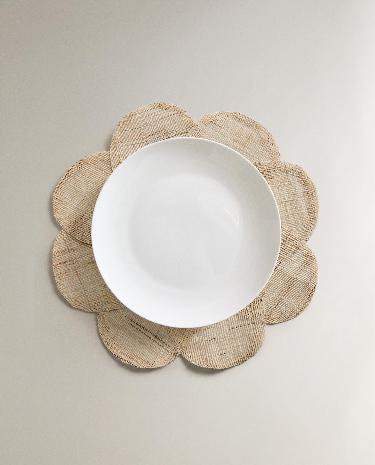 ZARA HOME ПОДСТАВКА ПОД ТАРЕЛКУ ИЗ РАМИИ В ФОРМЕ ЦВЕТКА ракурс 6