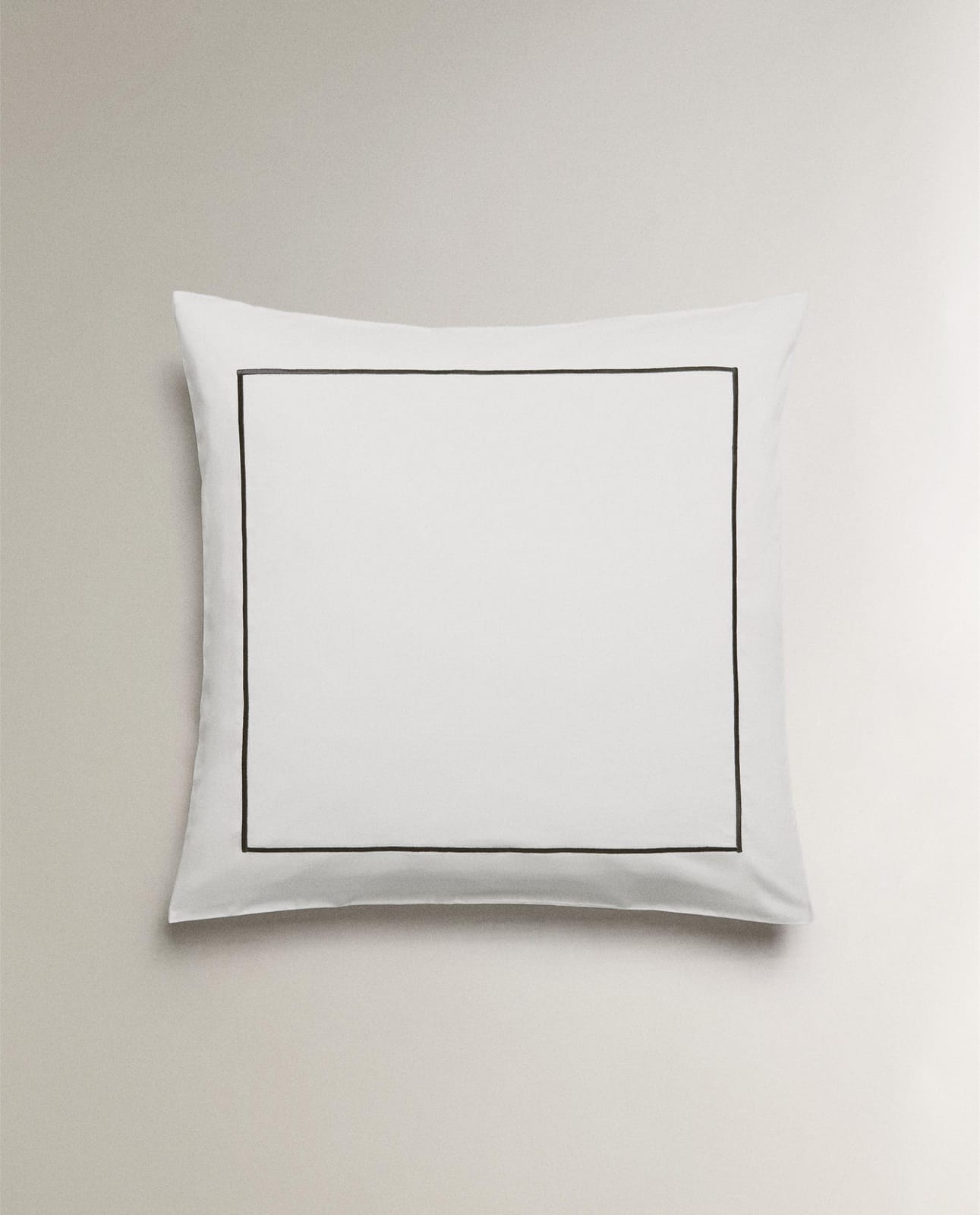 ZARA HOME САТИНОВАЯ НАВОЛОЧКА НА ПОДУШКУ С ОБТАЧКОЙ ракурс 5