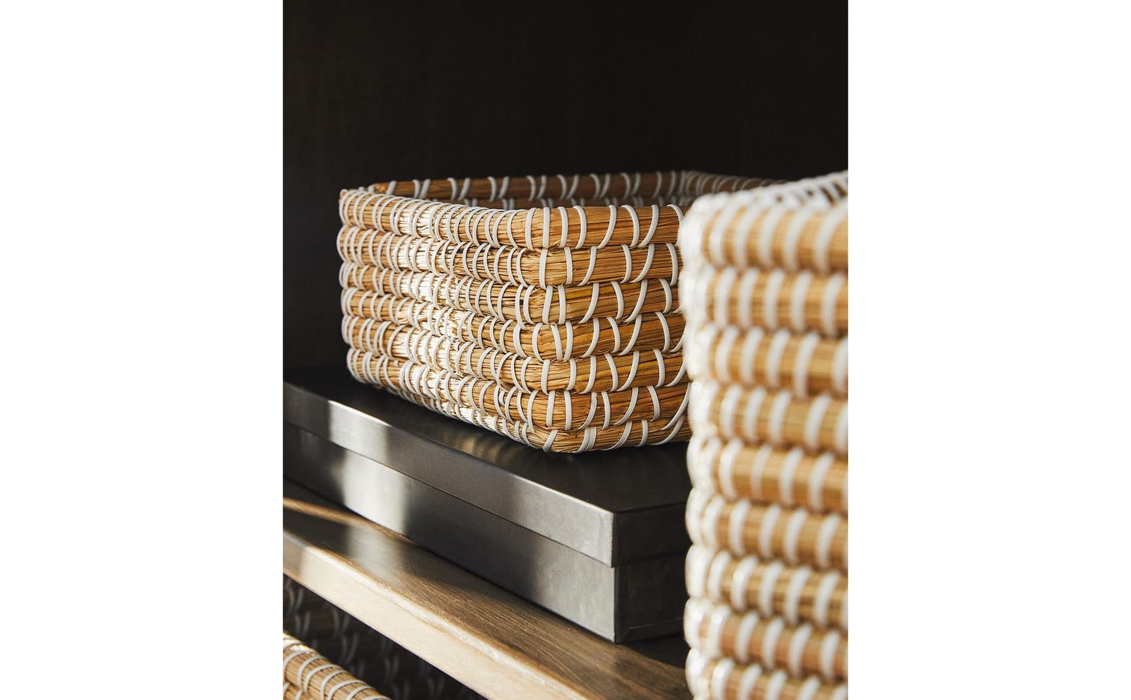 ZARA HOME ПРЯМОУГОЛЬНАЯ КОНТРАСТНАЯ КОРЗИНА ракурс 4
