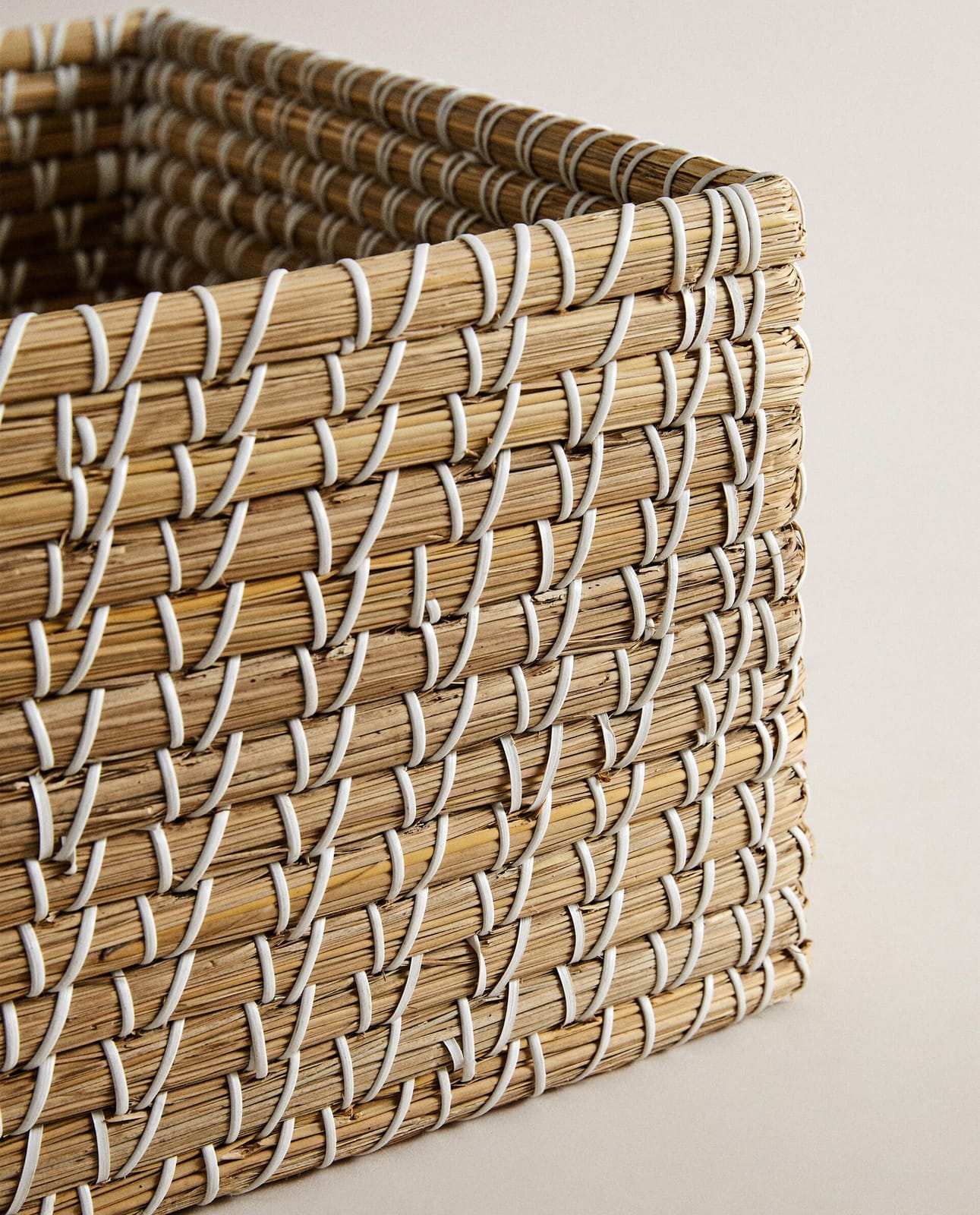 ZARA HOME ПРЯМОУГОЛЬНАЯ КОНТРАСТНАЯ КОРЗИНА ракурс 10