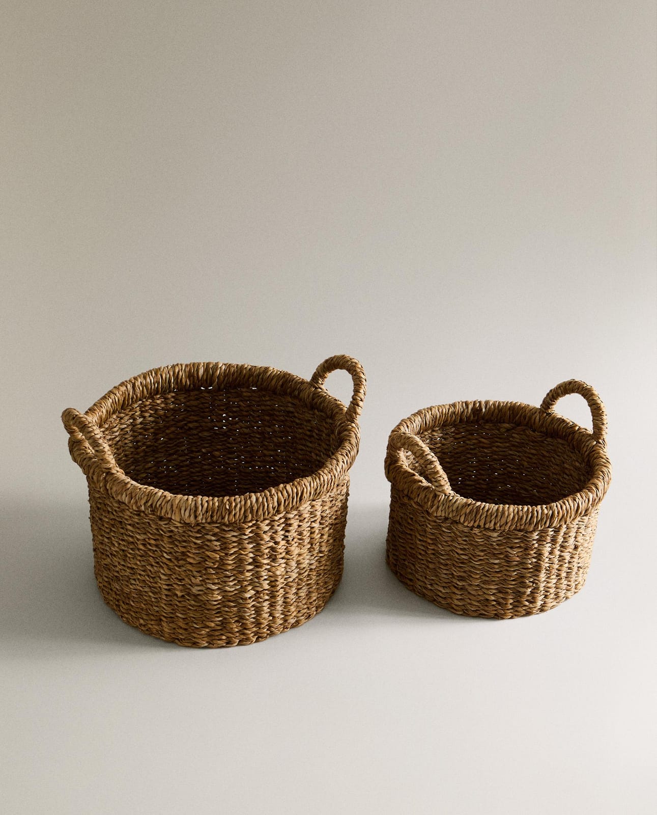 ZARA HOME ЦИЛИНДРИЧЕСКАЯ КОРЗИНА ИЗ МОРСКОЙ ТРАВЫ ракурс 4