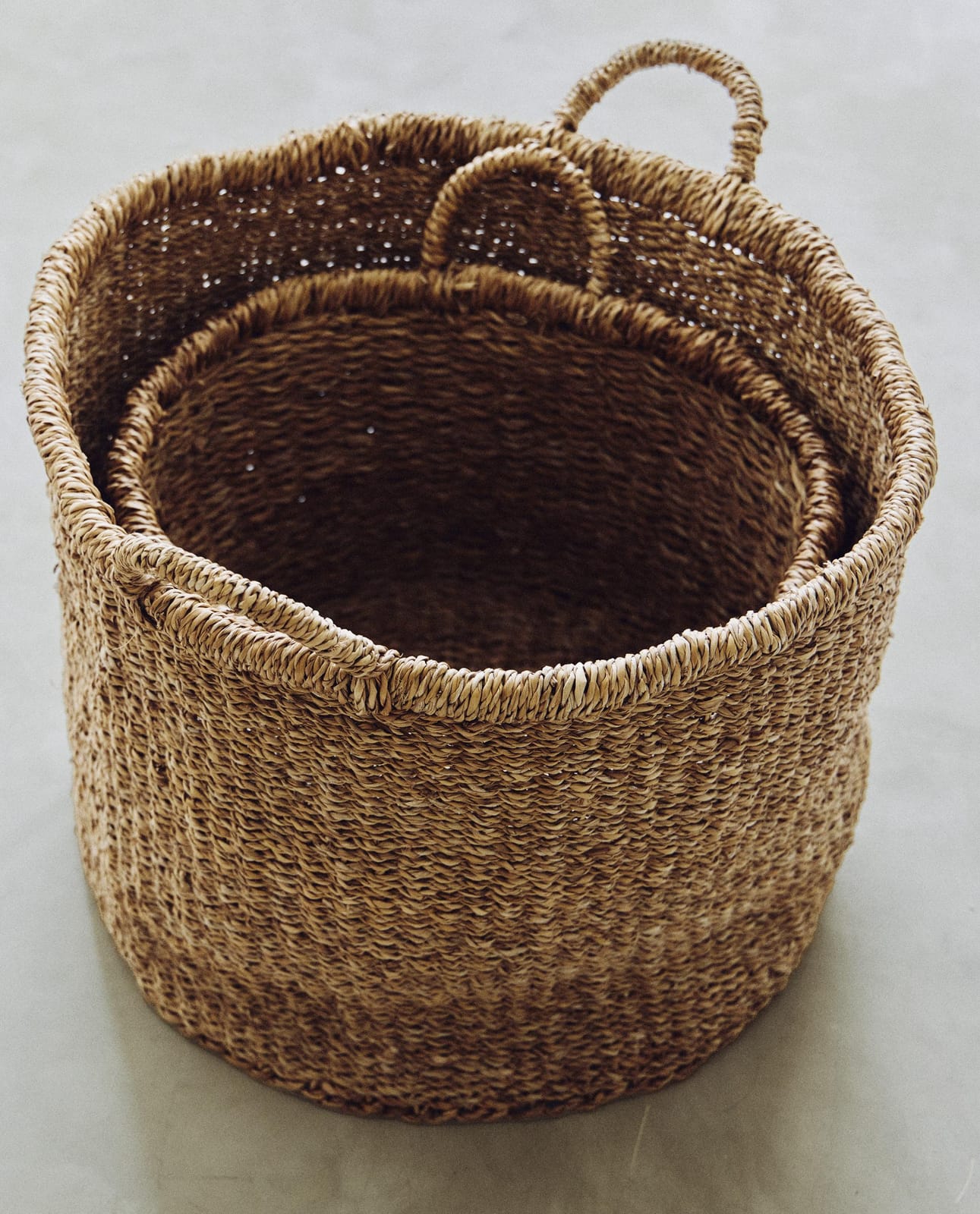 ZARA HOME ЦИЛИНДРИЧЕСКАЯ КОРЗИНА ИЗ МОРСКОЙ ТРАВЫ ракурс 6