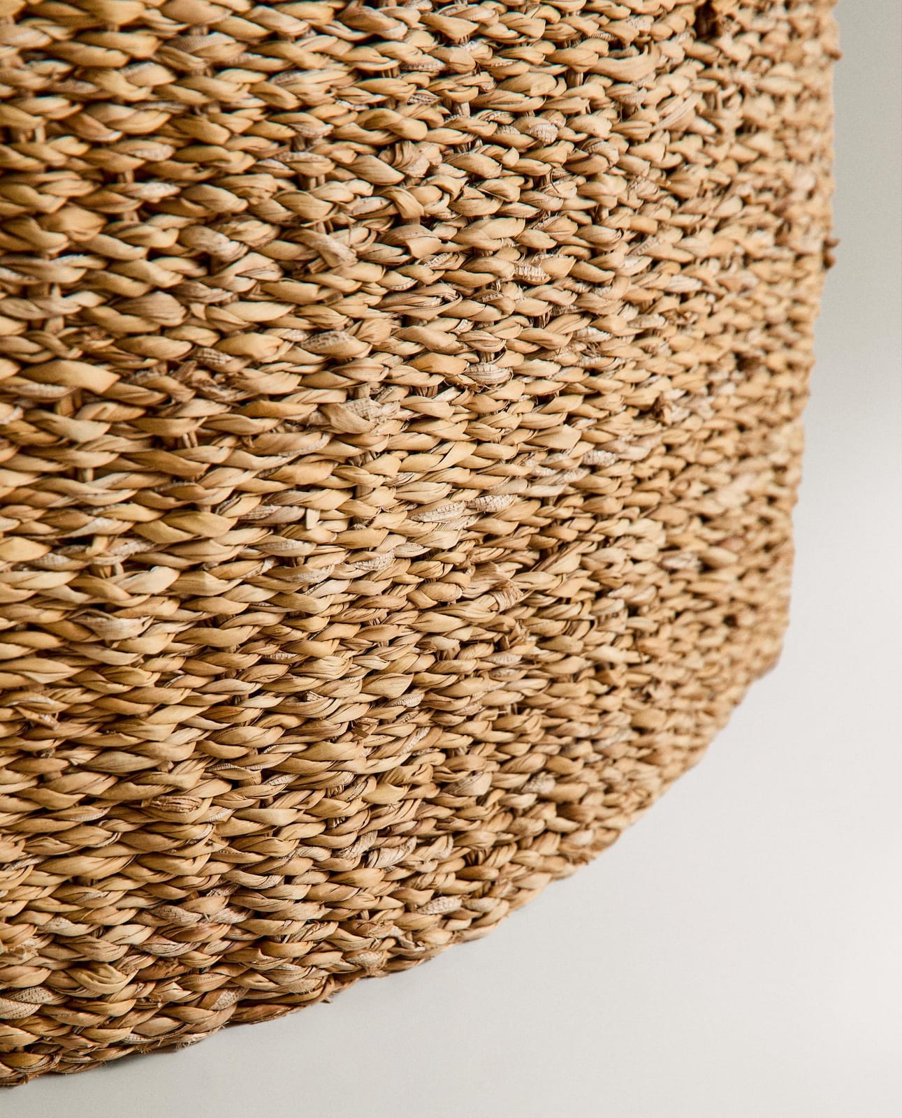 ZARA HOME Корзина из морской травы с ручками ракурс 4