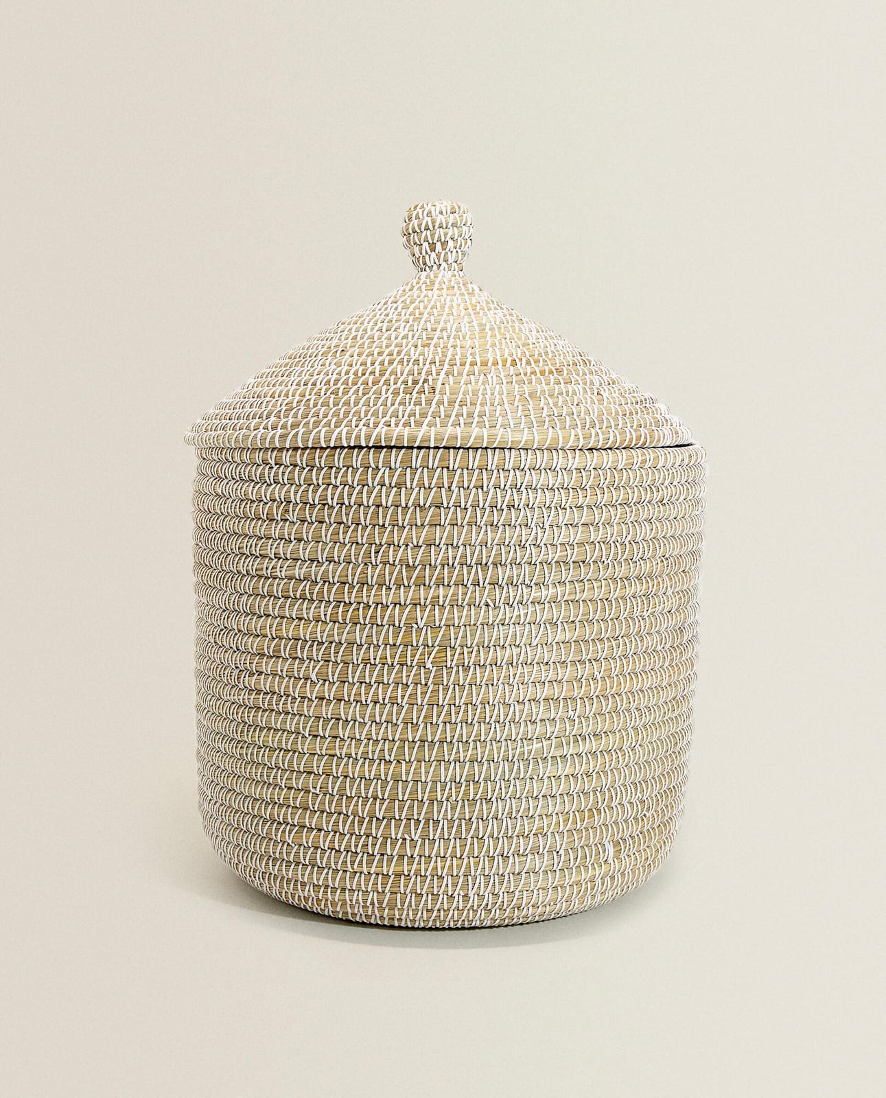 ZARA HOME КРУГЛАЯ КОРЗИНА С КРЫШКОЙ ракурс 2