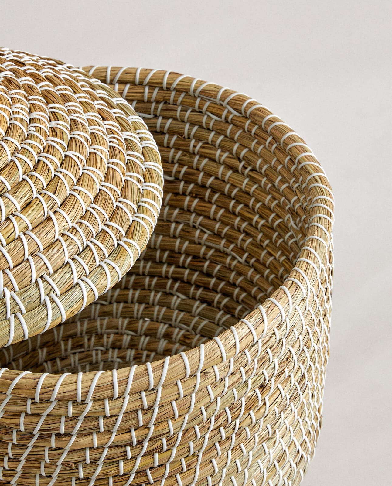 ZARA HOME КРУГЛАЯ КОРЗИНА С КРЫШКОЙ ракурс 6