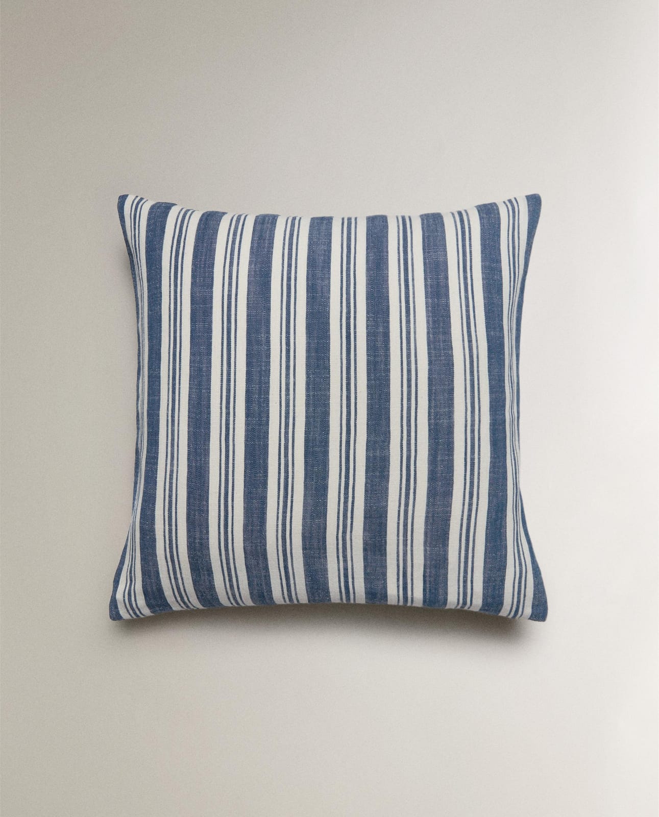 ZARA HOME НАВОЛОЧКА ДЛЯ ДЕКОРАТИВНОЙ ПОДУШКИ В ПОЛОСКУ ракурс 4