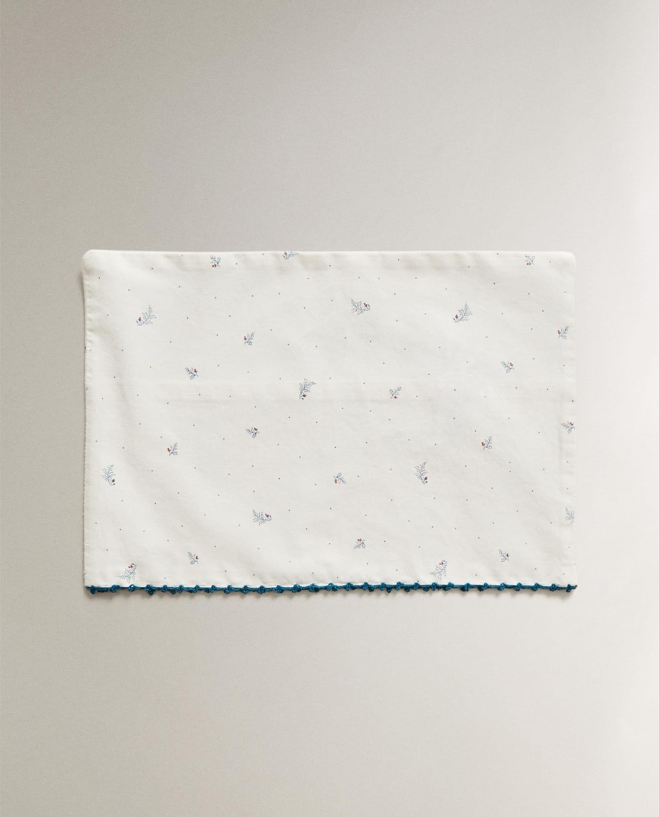 ZARA HOME КОМПЛЕКТ ПОСТЕЛЬНОГО БЕЛЬЯ ДЛЯ МИНИ-ЛЮЛЬКИ С ЛИСТЬЯМИ И ГОРОШКОМ ракурс 4