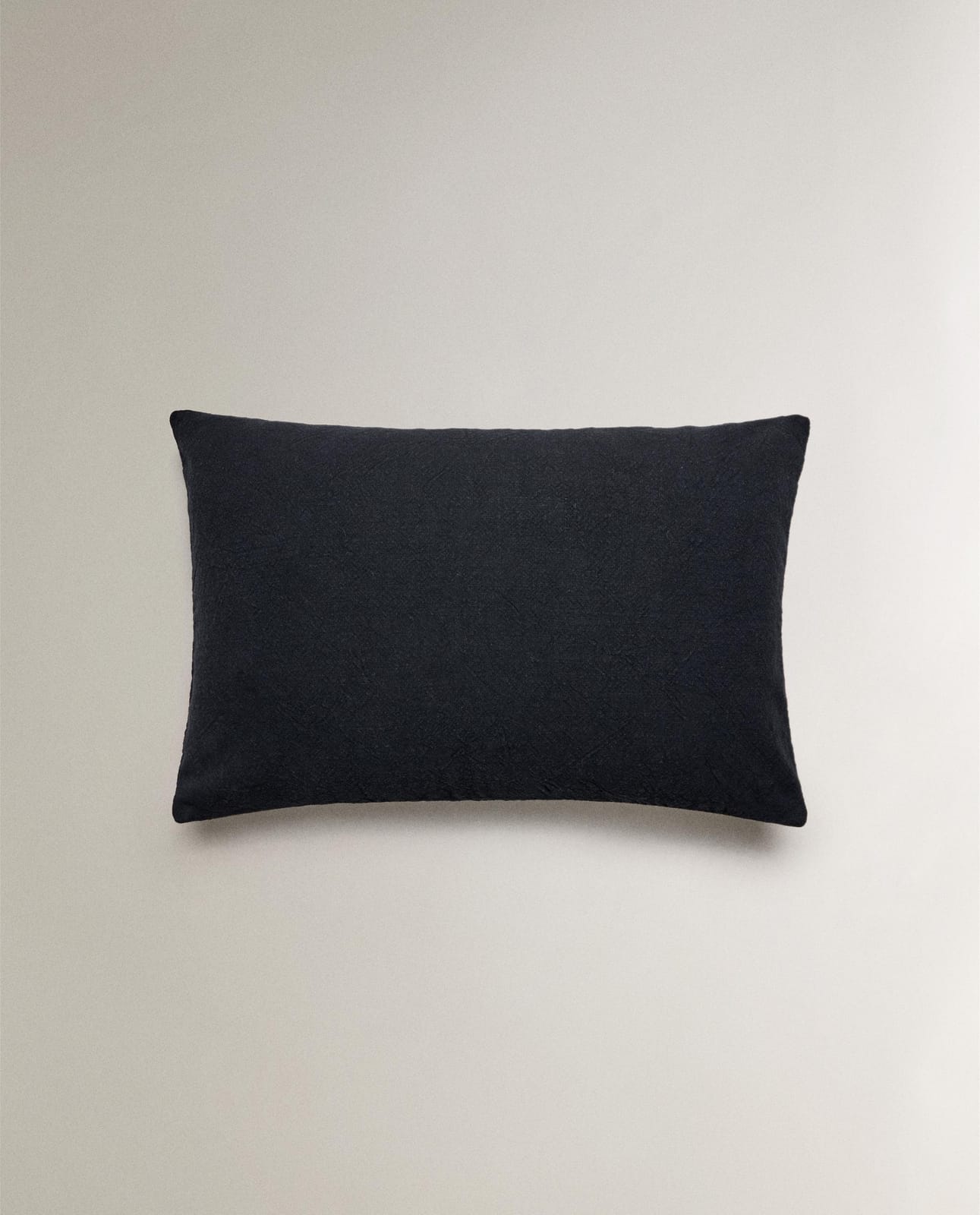 ZARA HOME Наволочка на подушку с рюшами ракурс 3