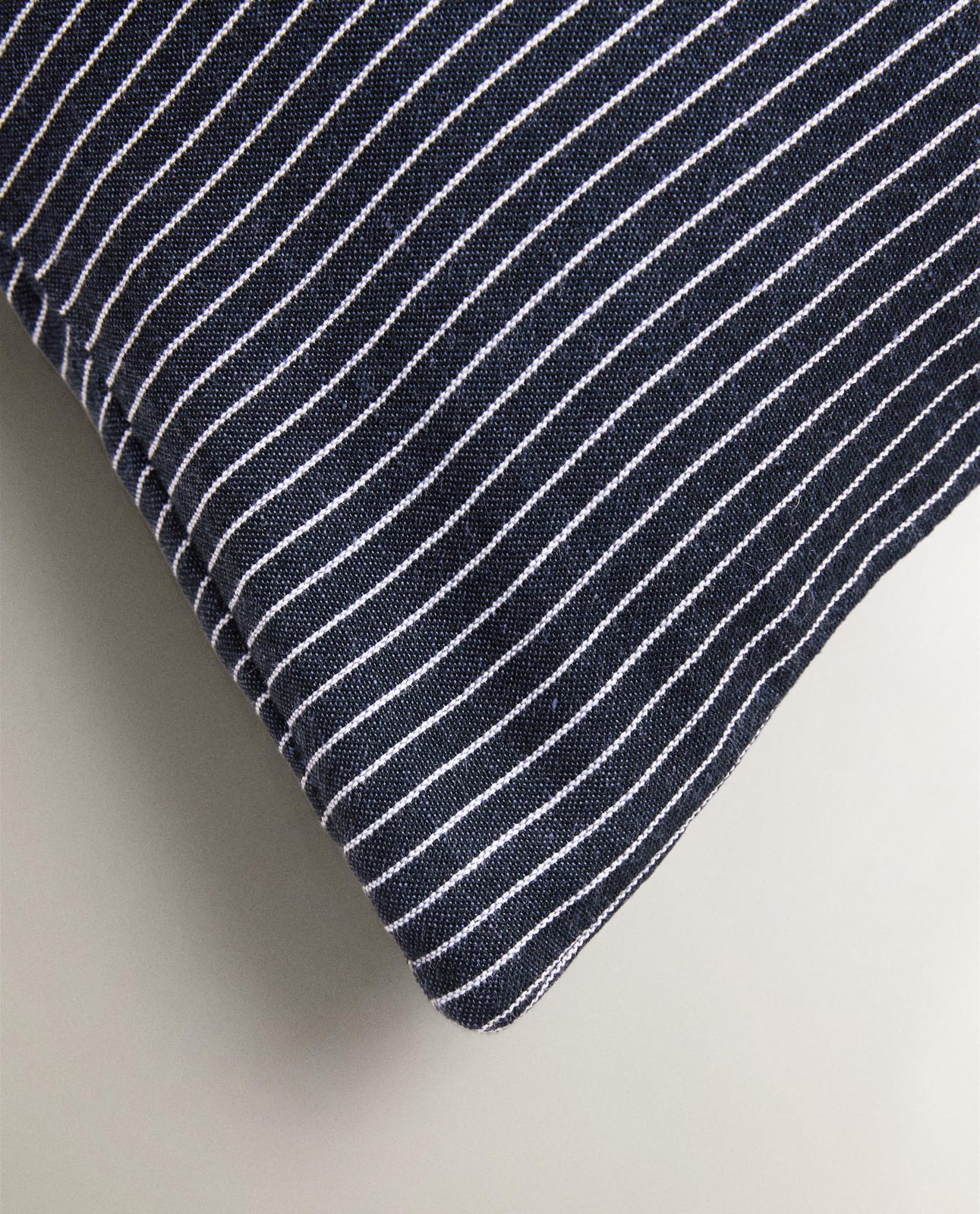 ZARA HOME Наволочка в тонкую полоску ракурс 6