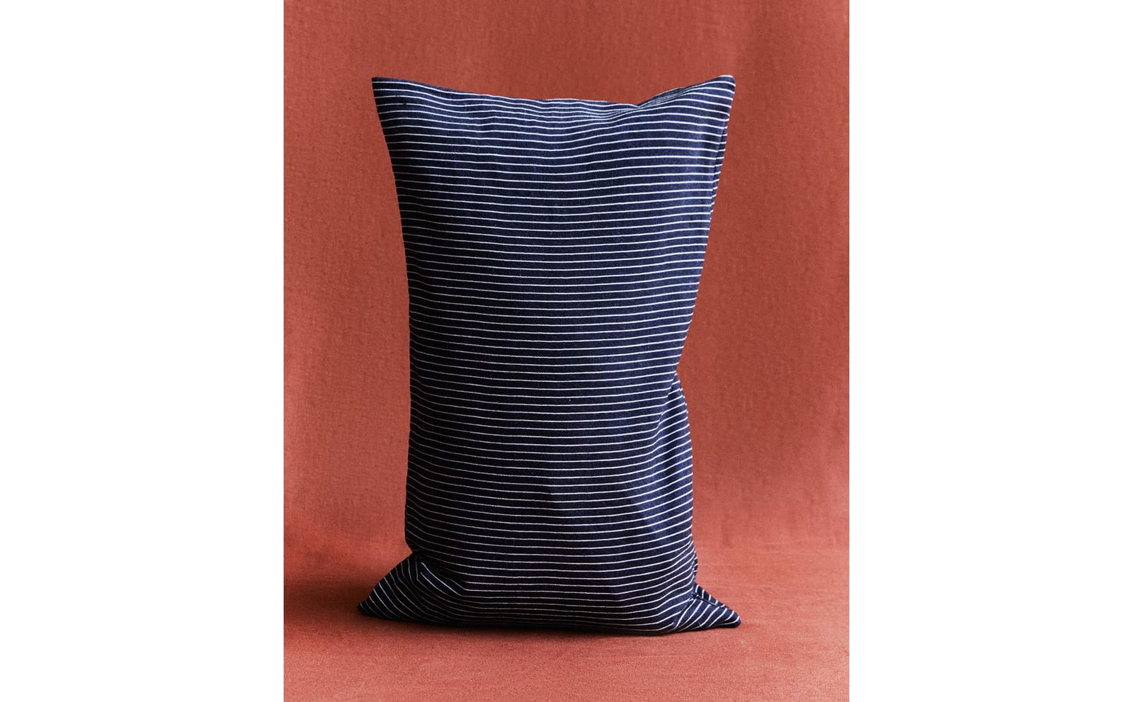 ZARA HOME Наволочка в тонкую полоску ракурс 8