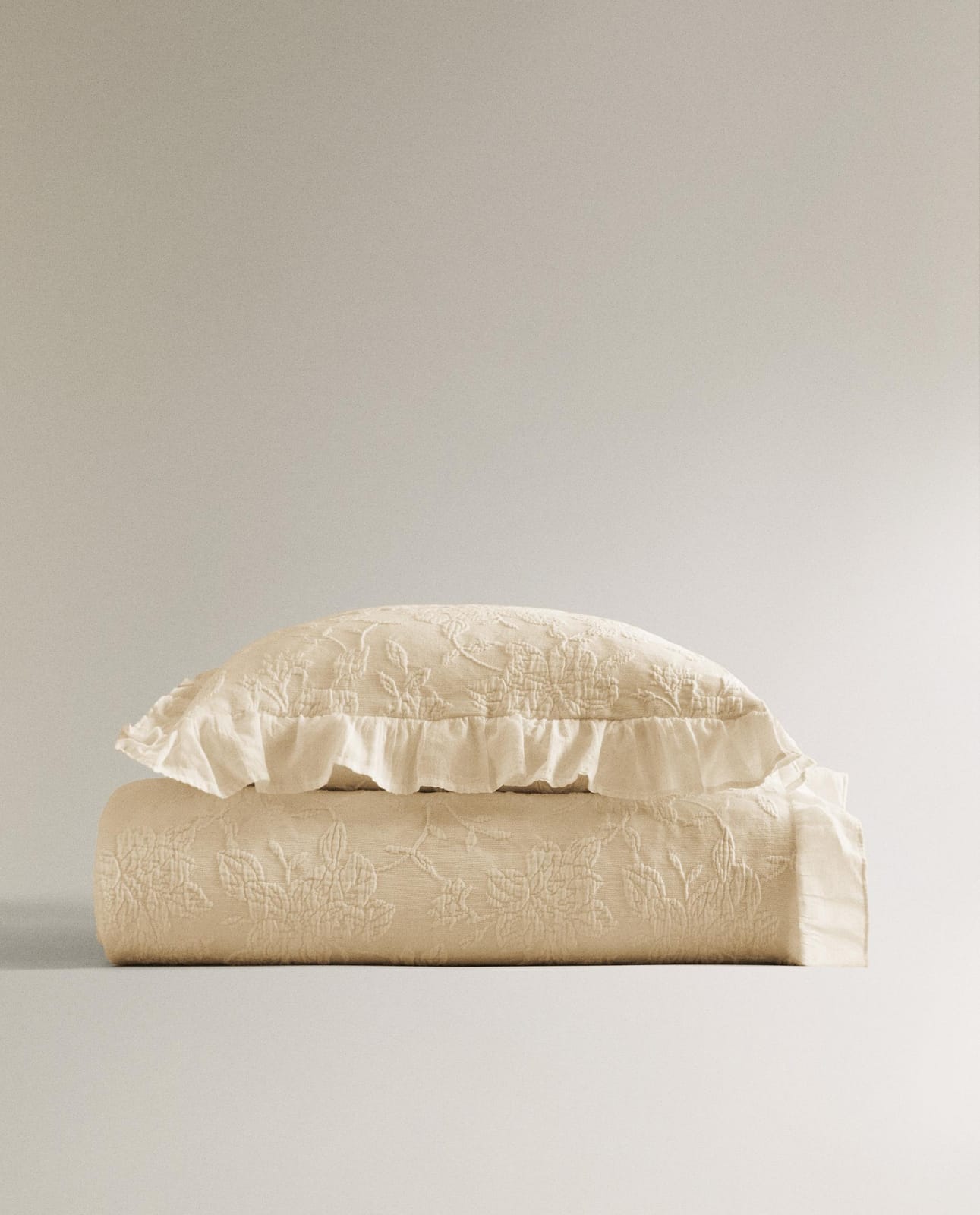 ZARA HOME Жаккардовое покрывало с оборкой ракурс 4