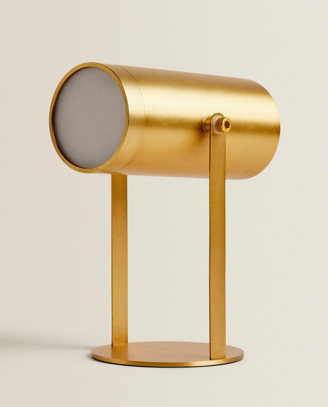 ZARA HOME ЛАМПА | НАСТОЛЬНЫЙ РЕФЛЕКТОР С ЗАРЯДКОЙ ЧЕРЕЗ USB ракурс 2