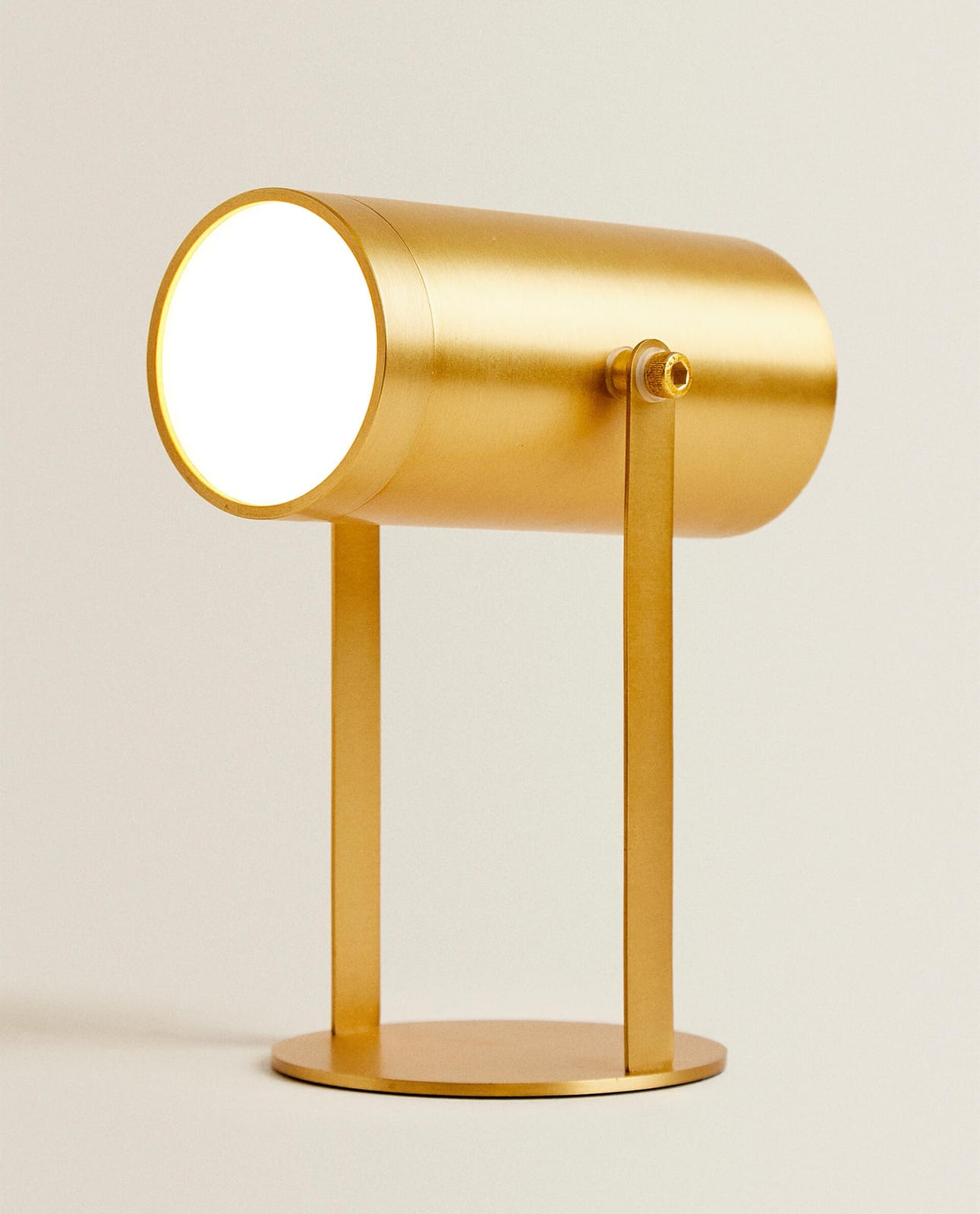 ZARA HOME ЛАМПА | НАСТОЛЬНЫЙ РЕФЛЕКТОР С ЗАРЯДКОЙ ЧЕРЕЗ USB ракурс 10