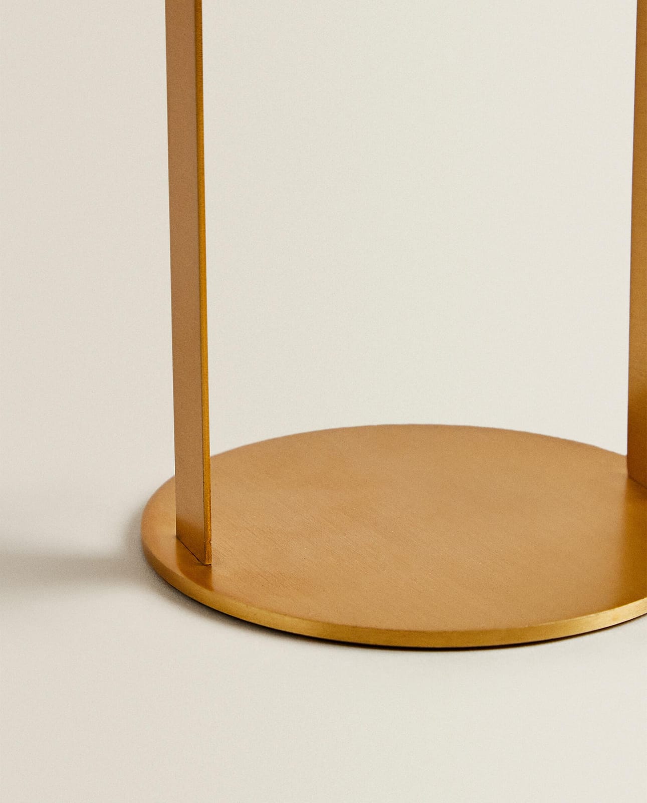 ZARA HOME ЛАМПА | НАСТОЛЬНЫЙ РЕФЛЕКТОР С ЗАРЯДКОЙ ЧЕРЕЗ USB ракурс 7