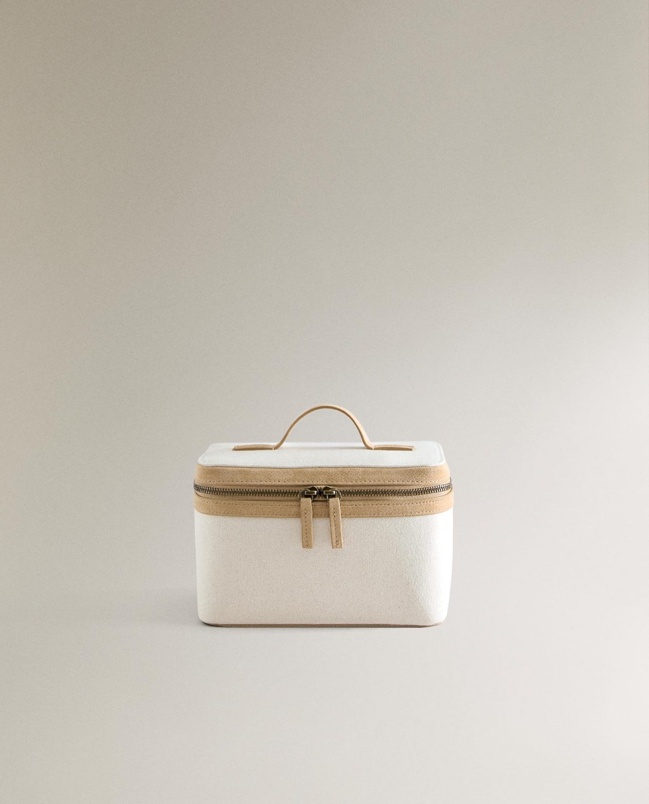 Slippers ZARA HOME Rigid cosmetic case from canvas and leather ecru 15.81 x 22.67 x 14.78 x 22.67 x 15.81 x 14.78 cm
