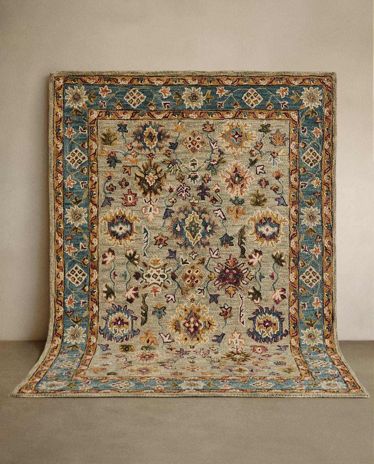 ZARA HOME ШЕРСТЯНОЙ КОВЕР С СИММЕТРИЧНЫМ ЦВЕТОЧНЫМ УЗОРОМ ракурс 6