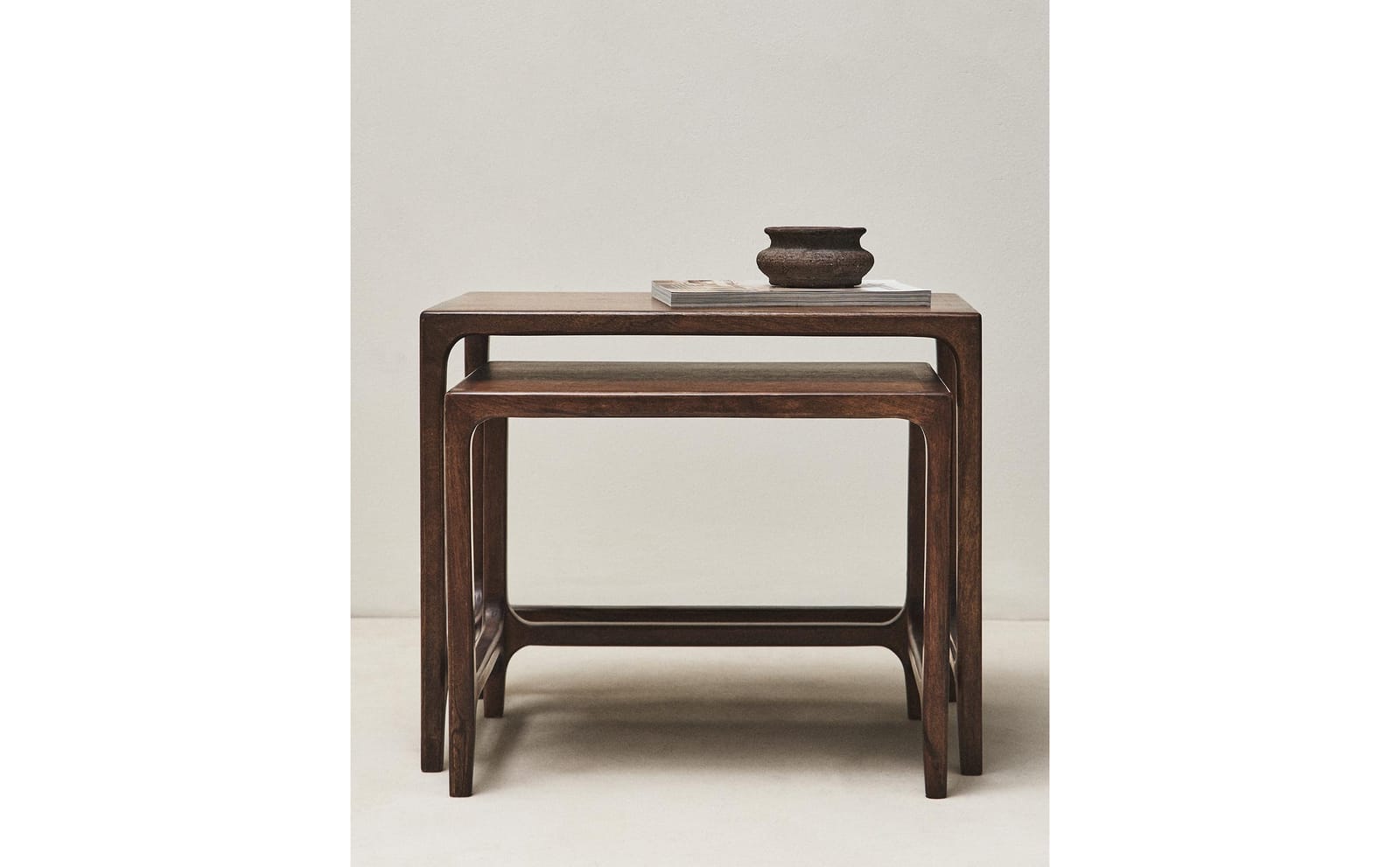 ZARA HOME ДЕРЕВЯННЫЕ ГНЕЗДОВЫЕ СТОЛИКИ (КОМПЛЕКТ 2 ШТ.) ракурс 2