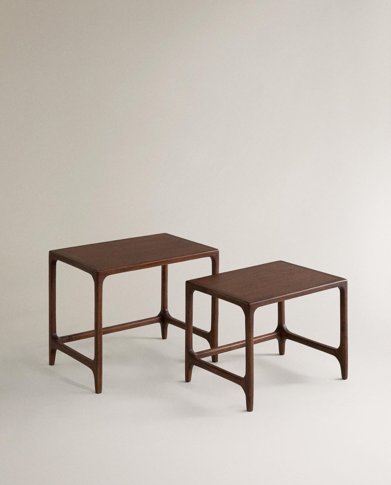 ZARA HOME ДЕРЕВЯННЫЕ ГНЕЗДОВЫЕ СТОЛИКИ (КОМПЛЕКТ 2 ШТ.) ракурс 7