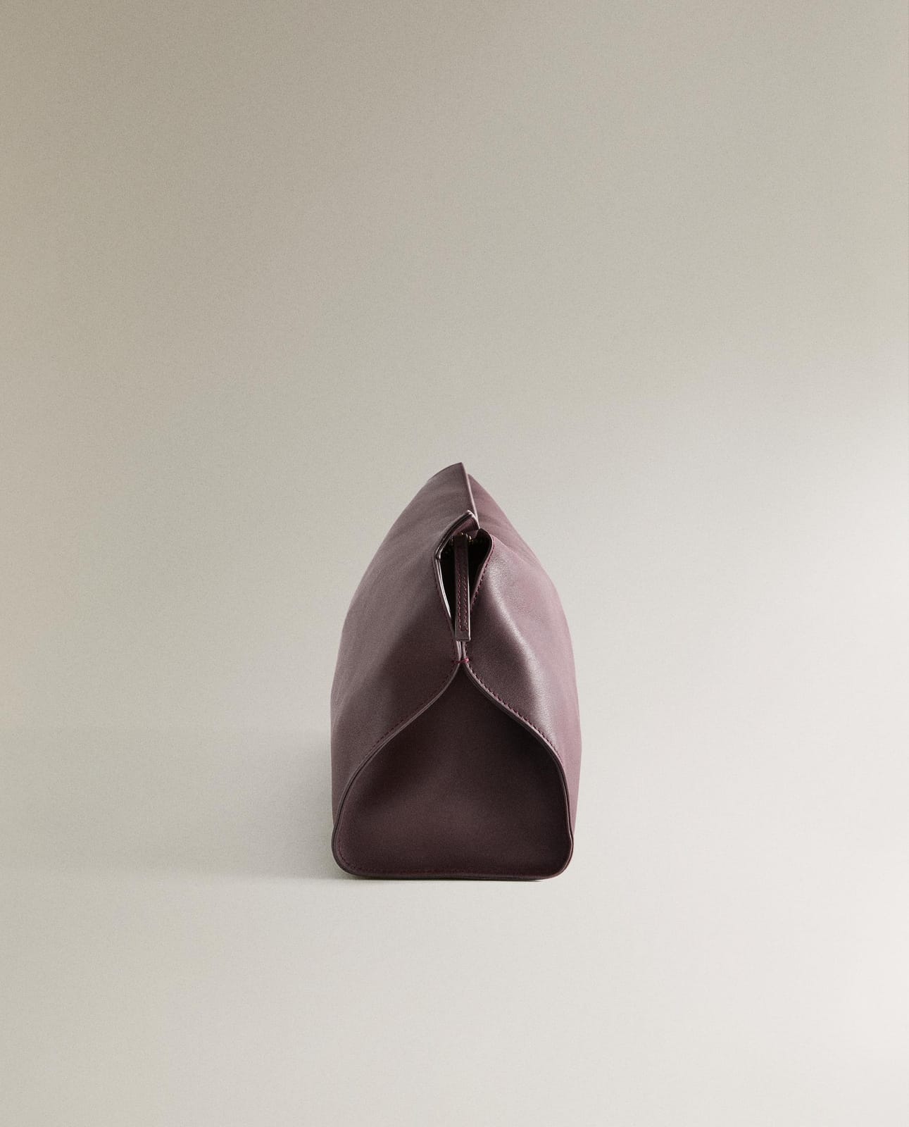 ZARA HOME МИНИМАЛИСТИЧНАЯ КОСМЕТИЧКА КОЖАНАЯ ракурс 8