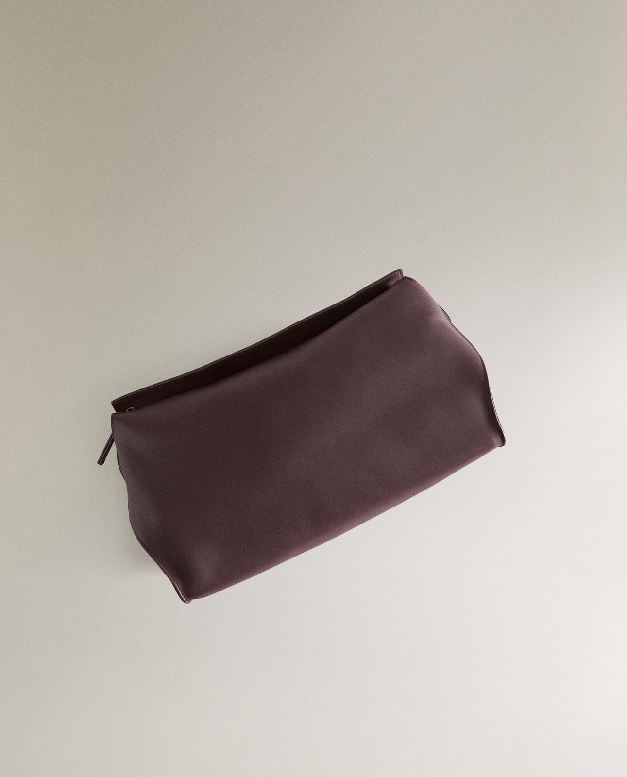 ZARA HOME МИНИМАЛИСТИЧНАЯ КОСМЕТИЧКА КОЖАНАЯ ракурс 6