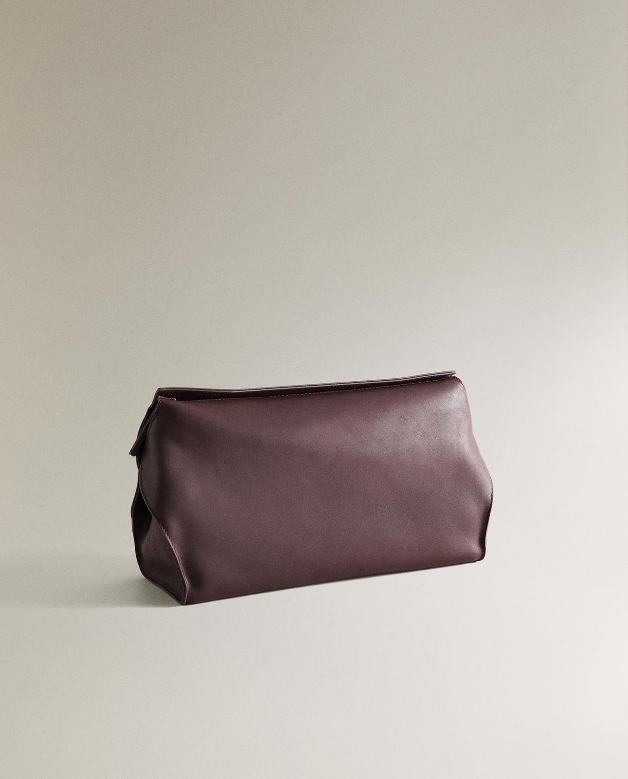 ZARA HOME МИНИМАЛИСТИЧНАЯ КОСМЕТИЧКА КОЖАНАЯ ракурс 2