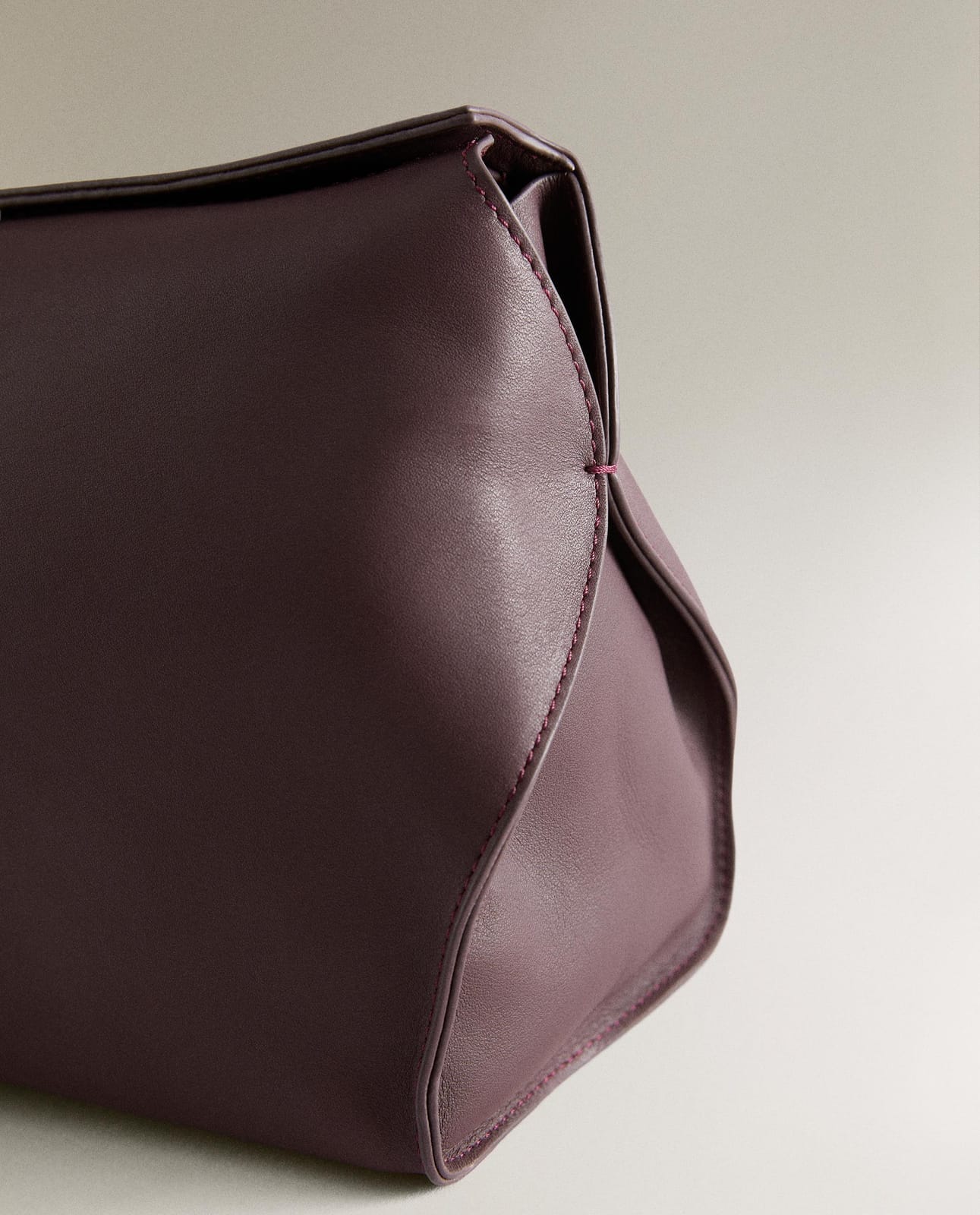 ZARA HOME МИНИМАЛИСТИЧНАЯ КОСМЕТИЧКА КОЖАНАЯ ракурс 7