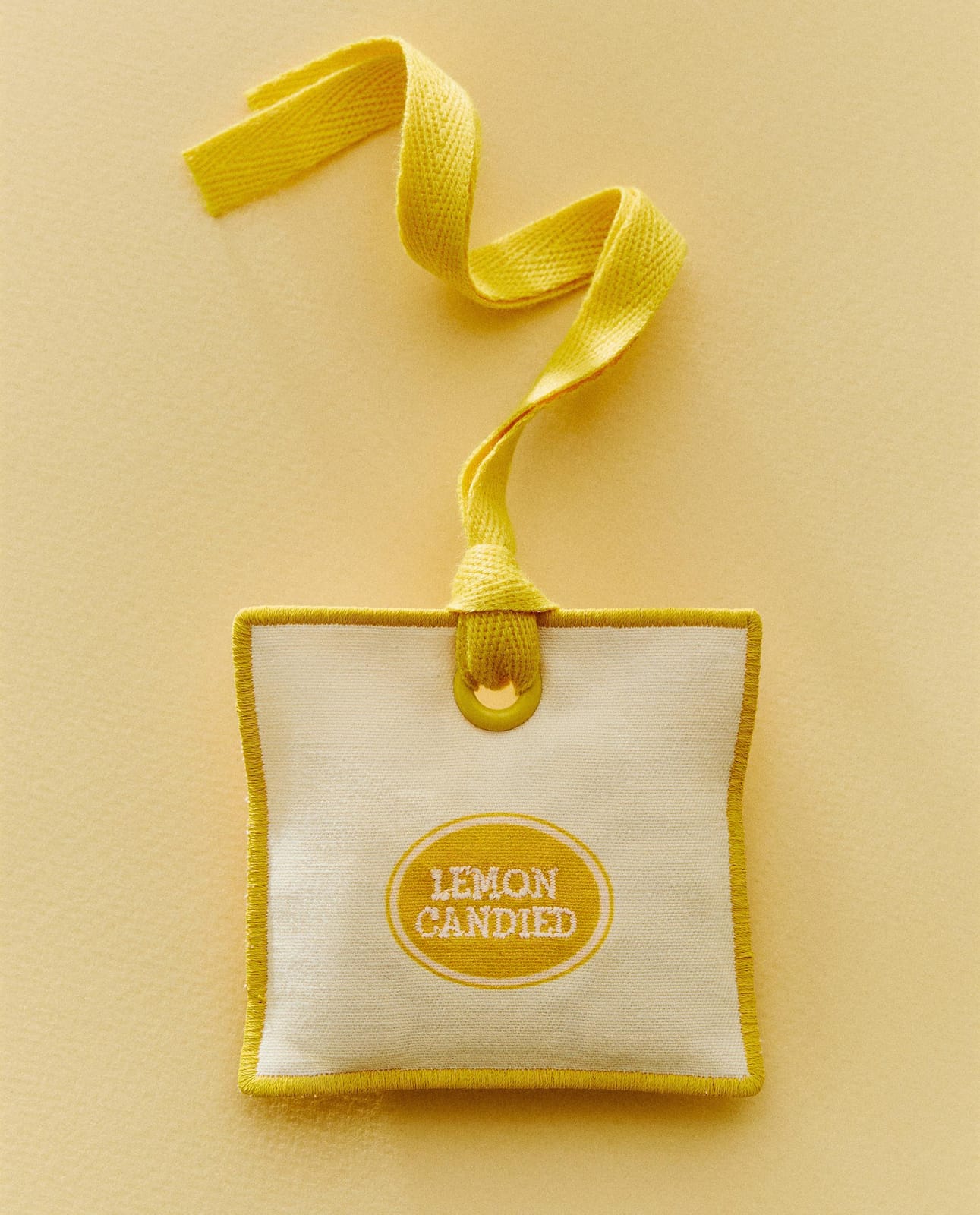 ZARA HOME АРОМАТ ДЛЯ АВТОМОБИЛЯ И ШКАФА LEMON CANDIED ракурс 4
