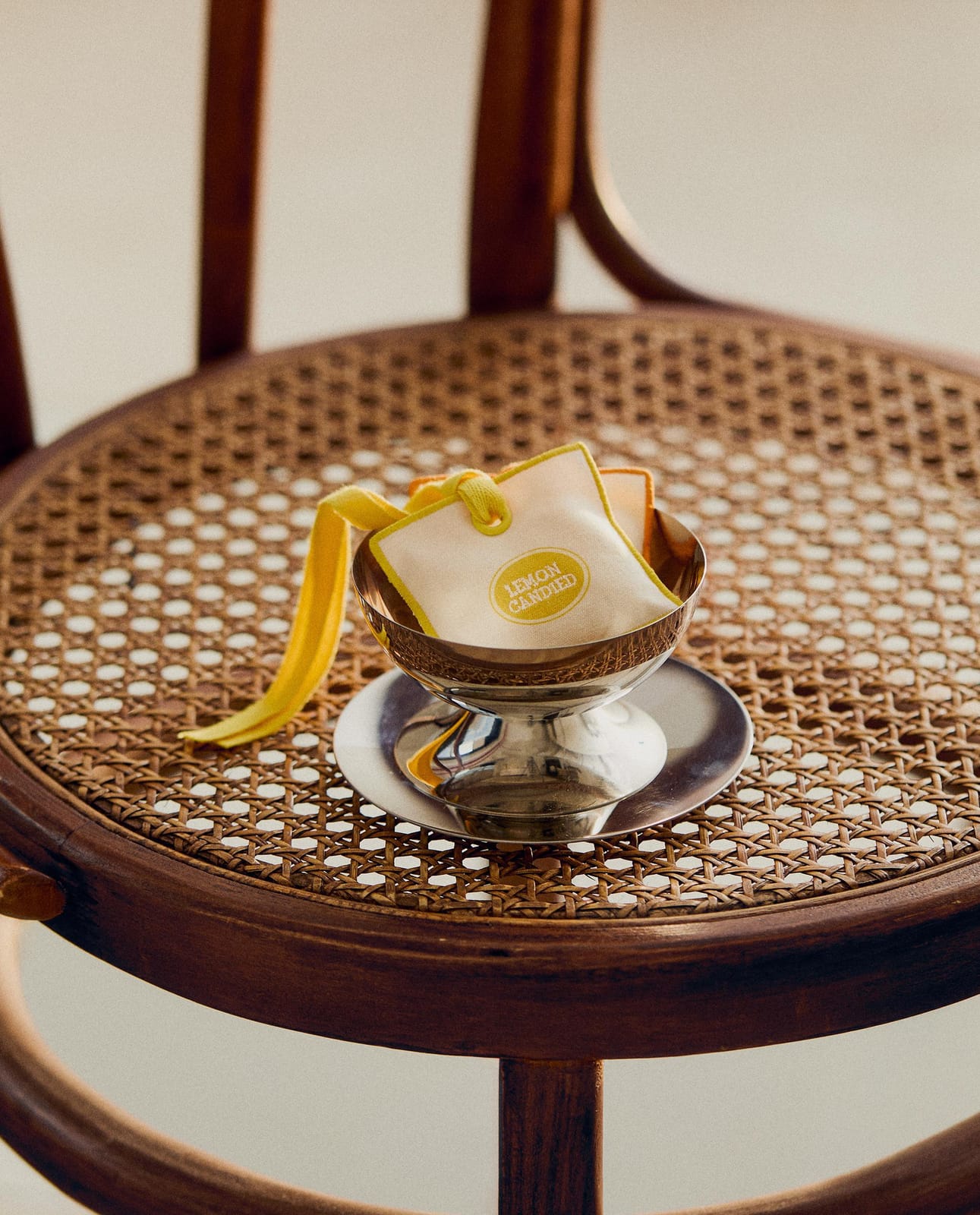 ZARA HOME АРОМАТ ДЛЯ АВТОМОБИЛЯ И ШКАФА LEMON CANDIED ракурс 2