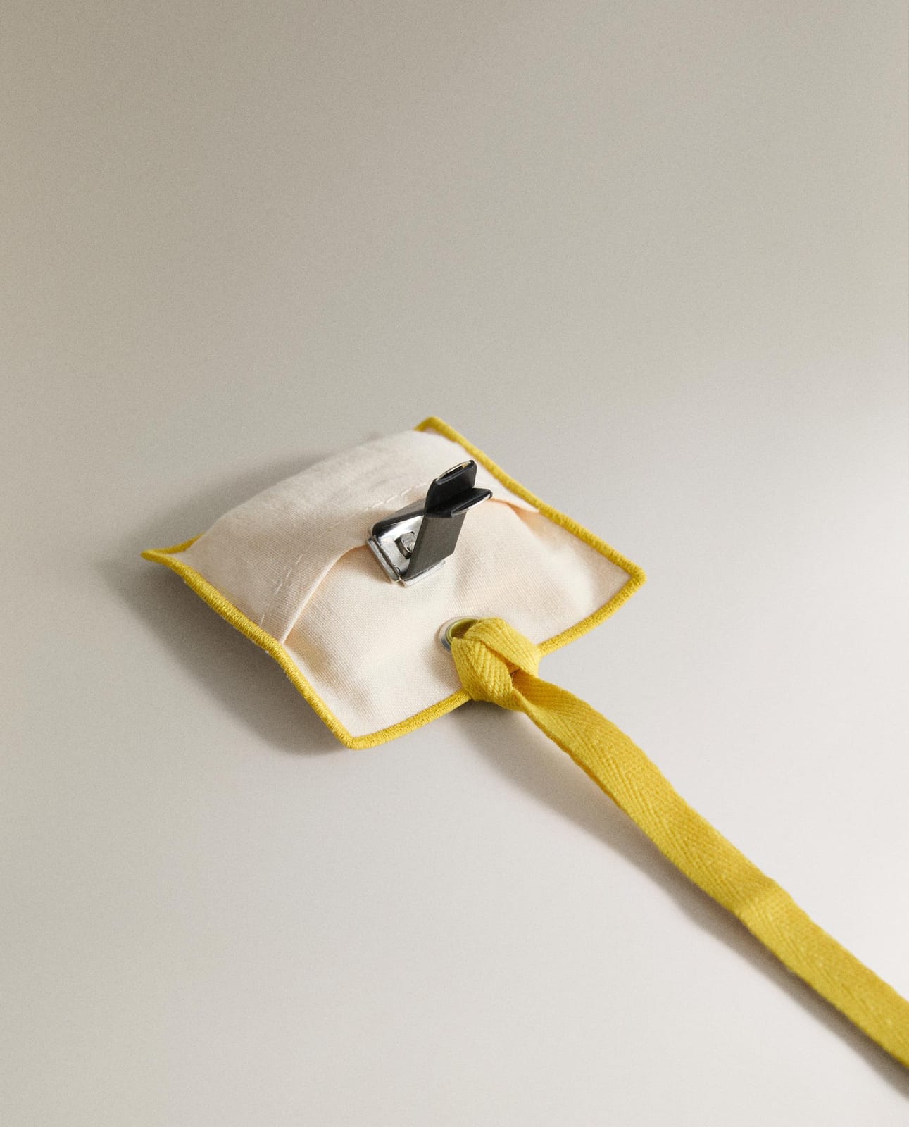 ZARA HOME АРОМАТ ДЛЯ АВТОМОБИЛЯ И ШКАФА LEMON CANDIED ракурс 8