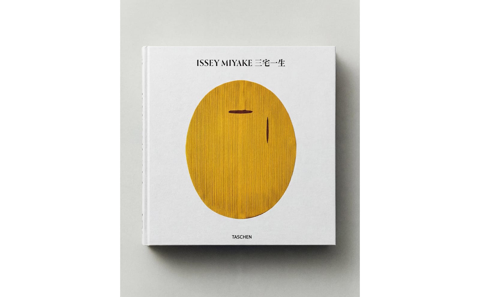 ZARA HOME Книга ISSEY MIYAKE (английская) ракурс 8