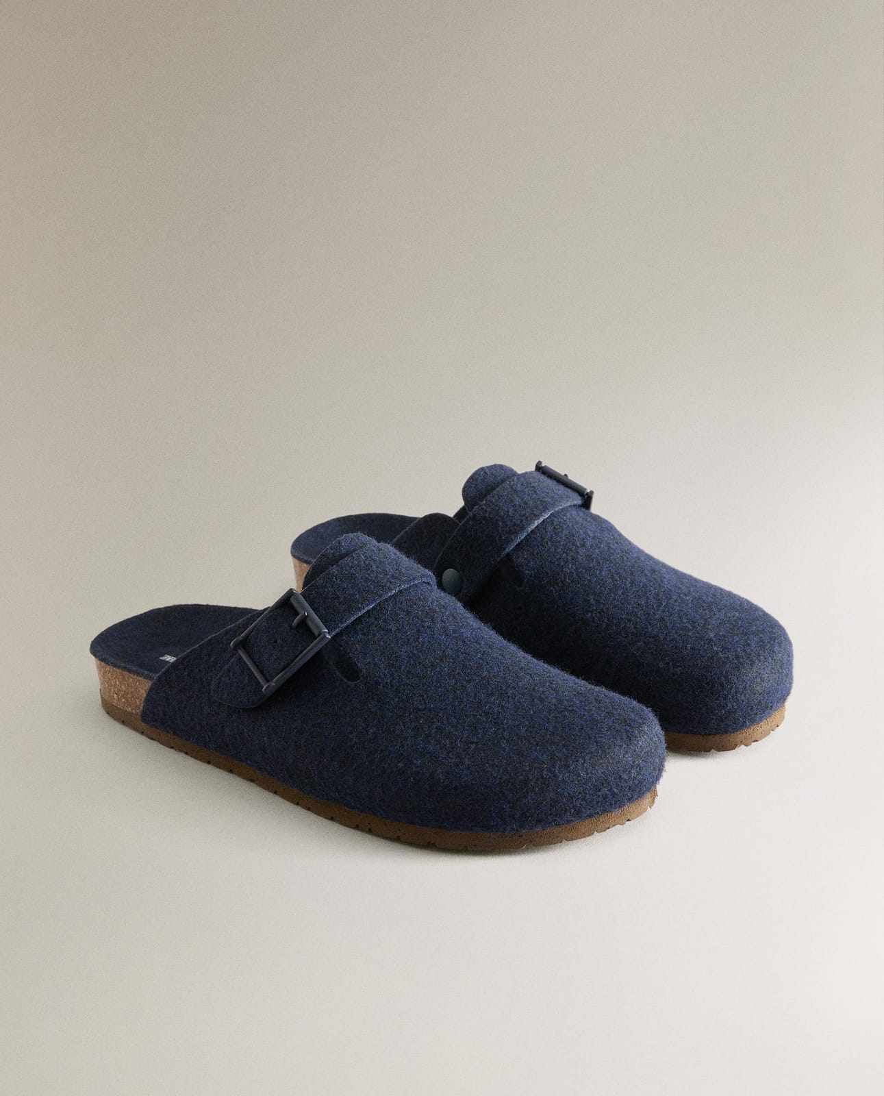 ZARA HOME ФЕТРОВЫЕ ЧУНИ С ПРЯЖКОЙ ракурс 3