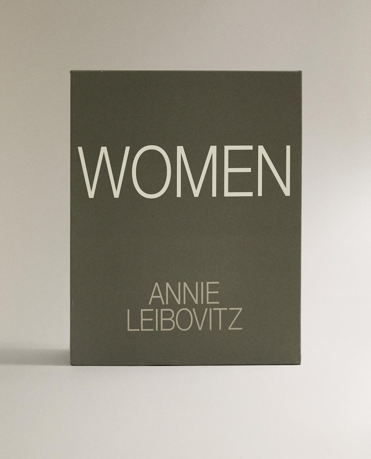 Печатная книга ZARA HOME КНИГА WOMEN ANNIE LEIBOVITZ (АНГЛИЙСКИЙ) СЕРЫЙ 22 x 28 x 10 cm