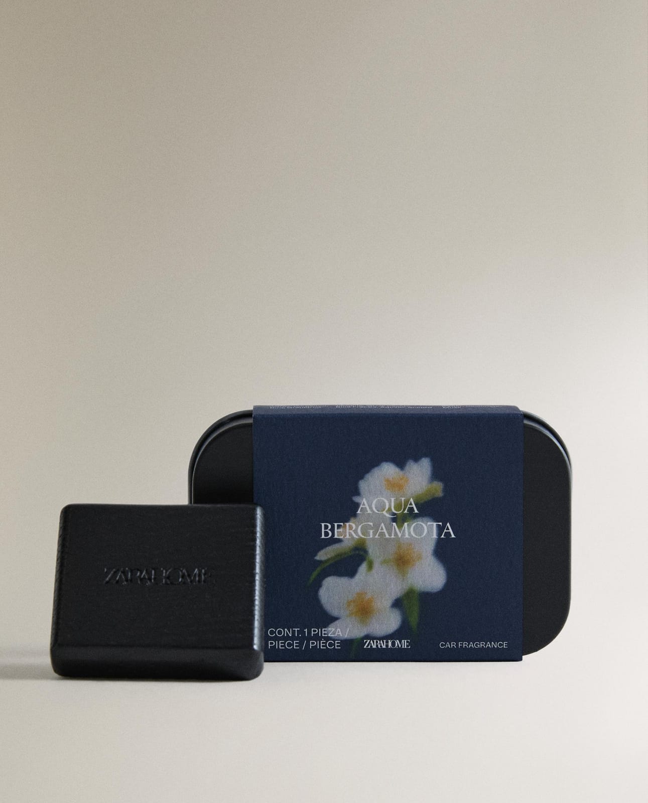 Ароматизатор автомобильный ZARA HOME AQUA BERGAMOTA ЗЕЛЕНЫЙ 4 x 4.4 x 1 cm