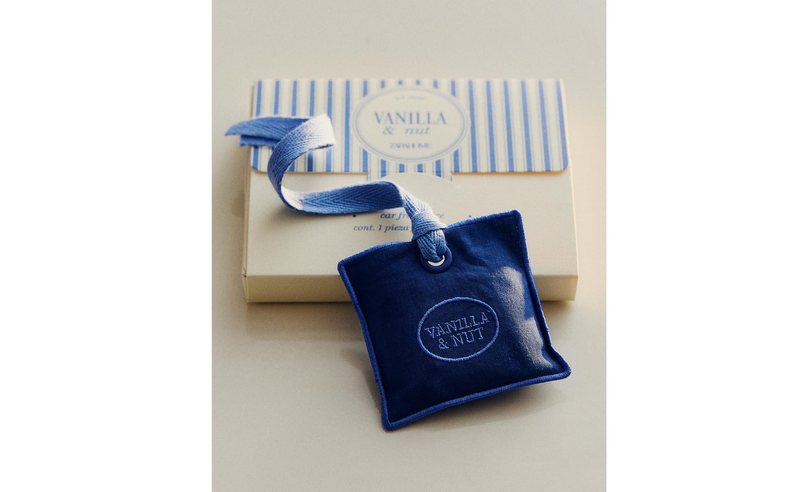 ZARA HOME АРОМАТ ДЛЯ АВТОМОБИЛЯ И ШКАФА VANILLA & NUT ракурс 8