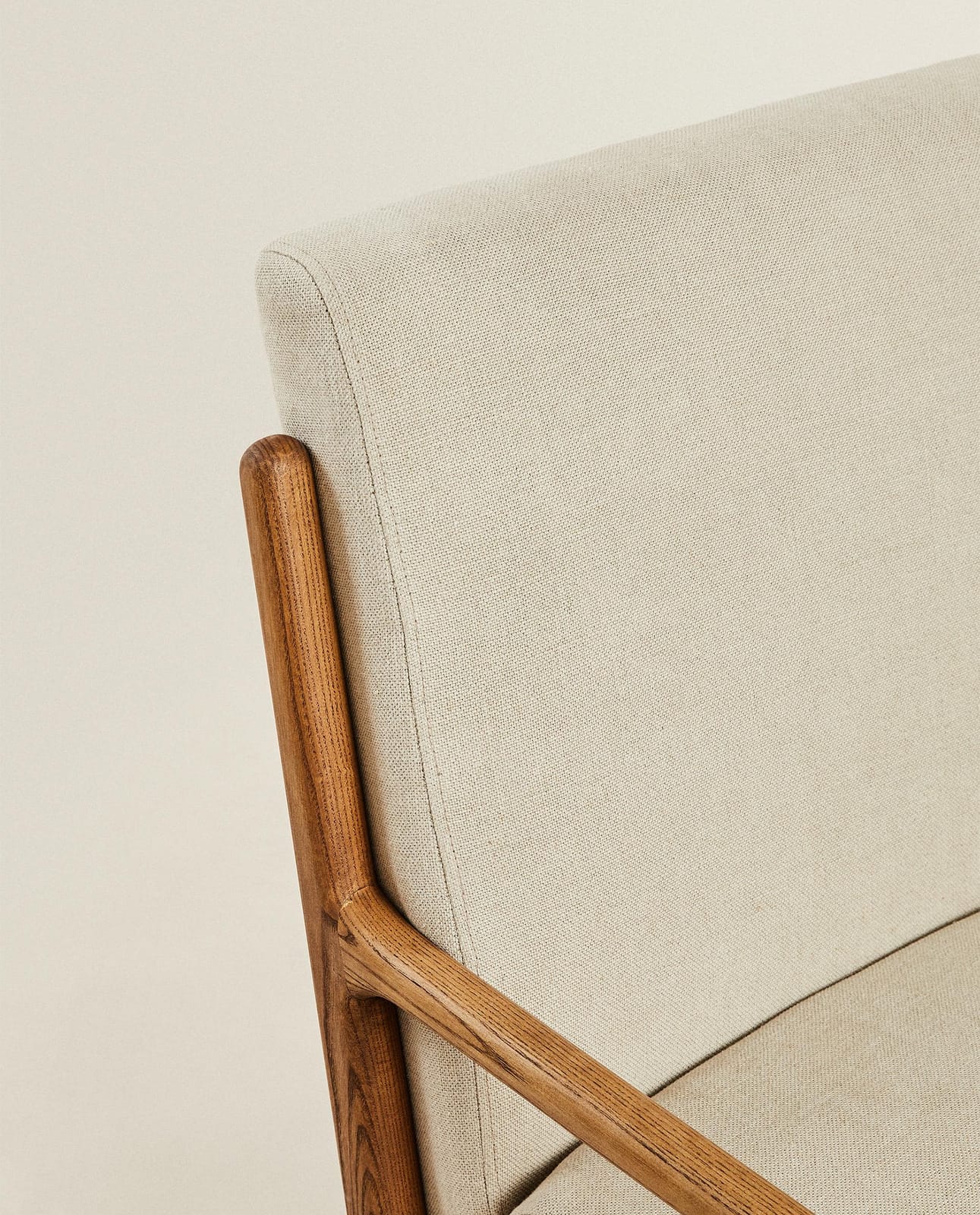 ZARA HOME КРЕСЛО ИЗ ЯСЕНЕВОГО ДЕРЕВА И ЛЬНА ракурс 5